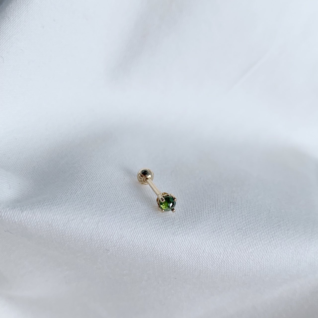 14k純金 側簍空愛心綠鑽原礦轉珠耳環