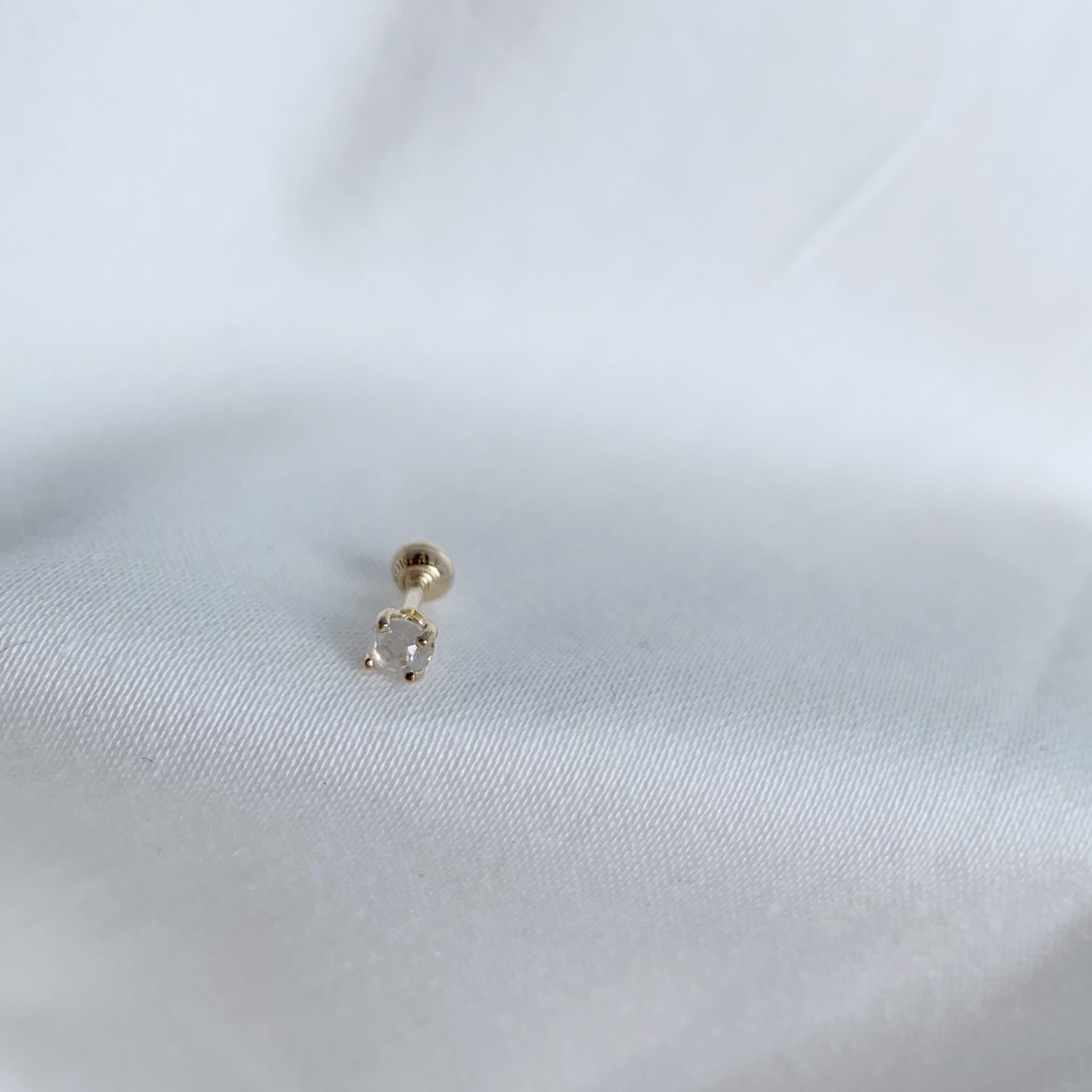 14k 側簍空愛心灰鑽原礦轉珠耳環