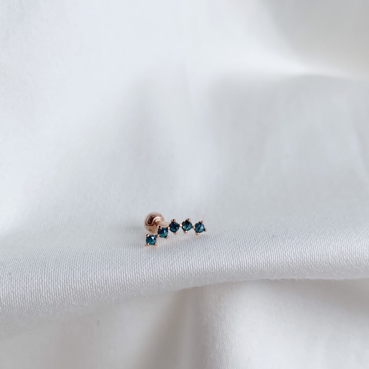 14k玫瑰金 五顆彎彎藍鑽轉珠耳環