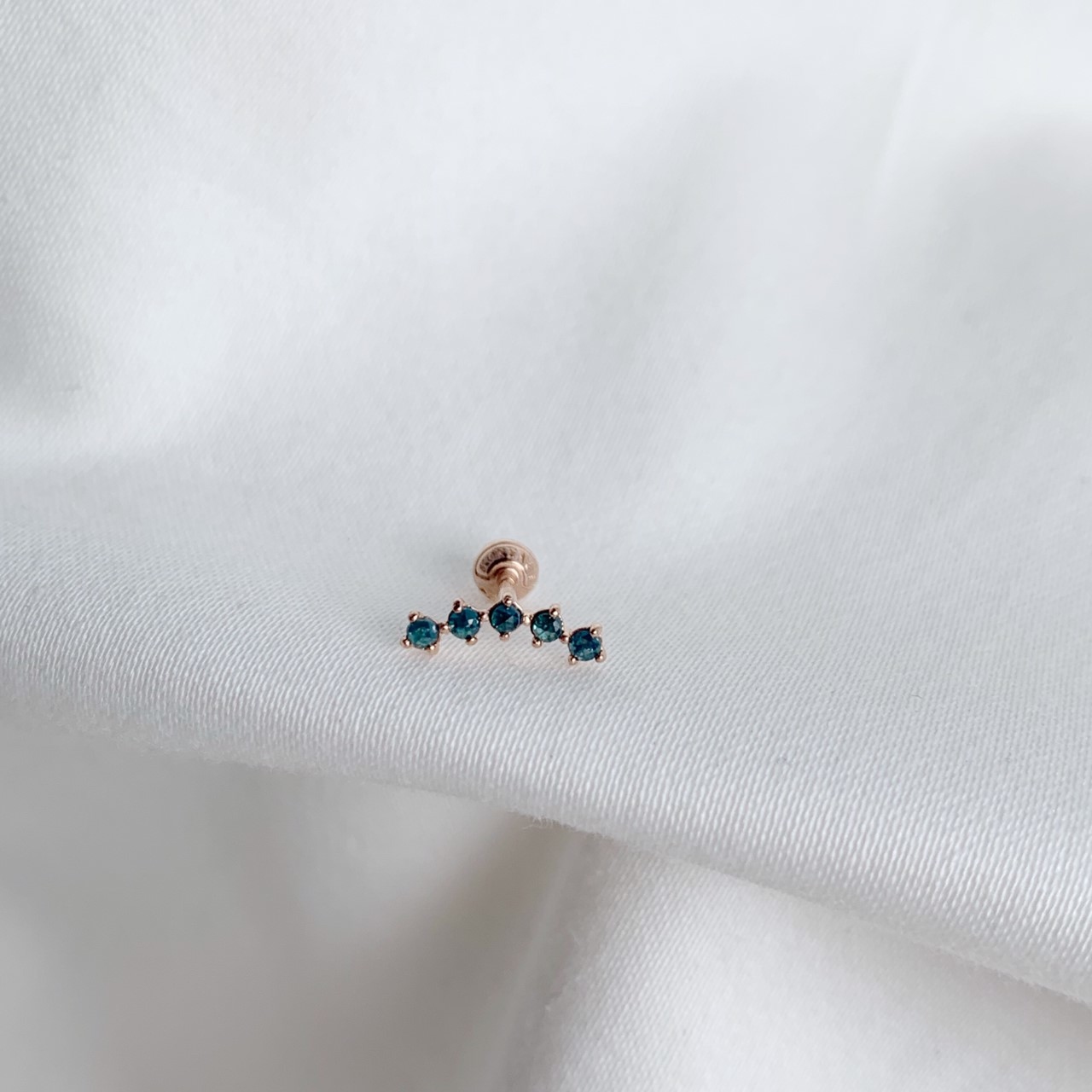 14k玫瑰金 五顆彎彎藍鑽轉珠耳環