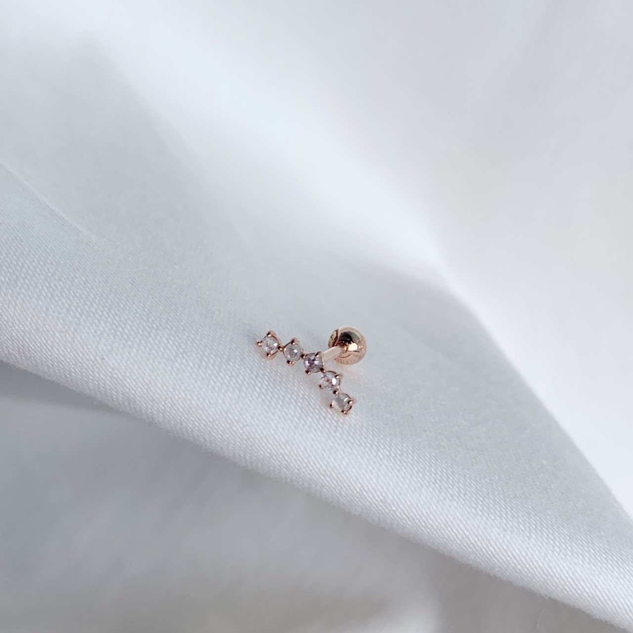 14K 五顆彎彎灰鑽轉珠耳環