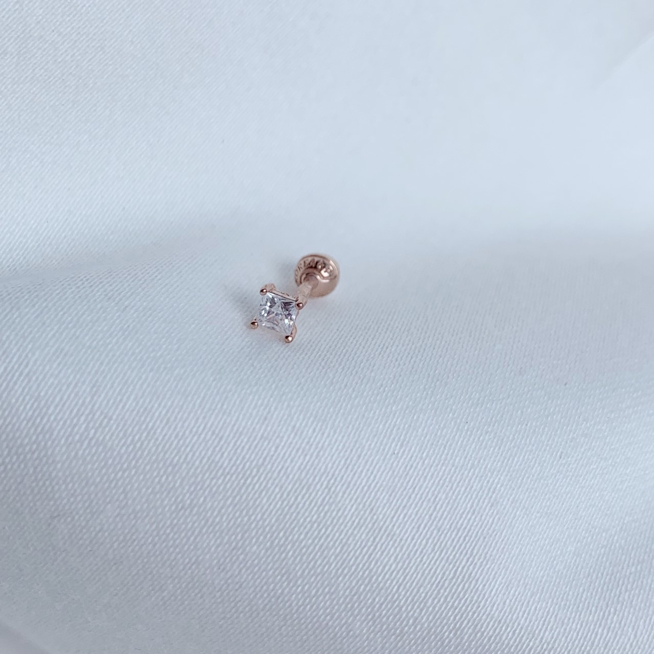 14k玫瑰金 大菱四爪鋯石轉珠耳環