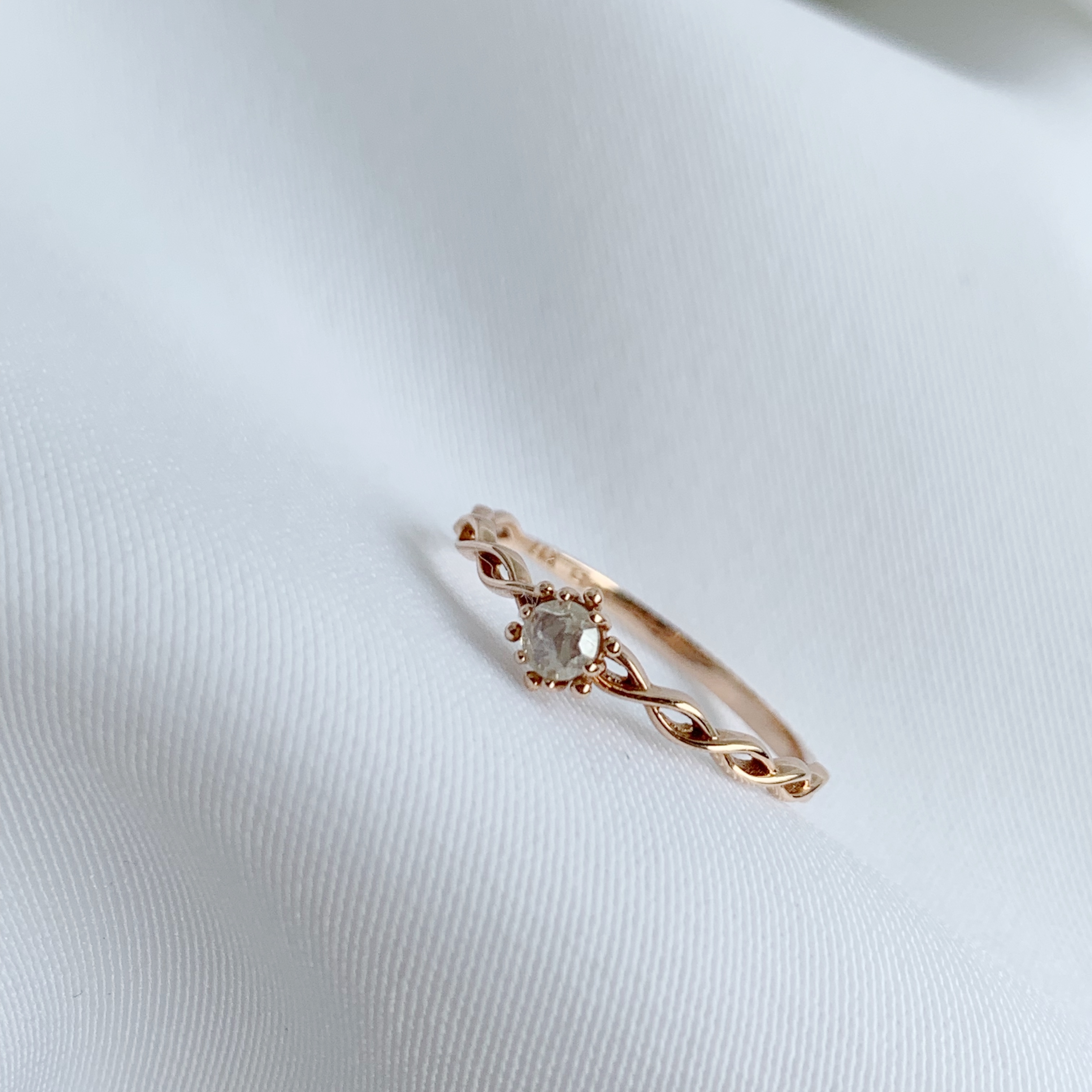 14K 簍空麻花捲煙花灰鑽戒指