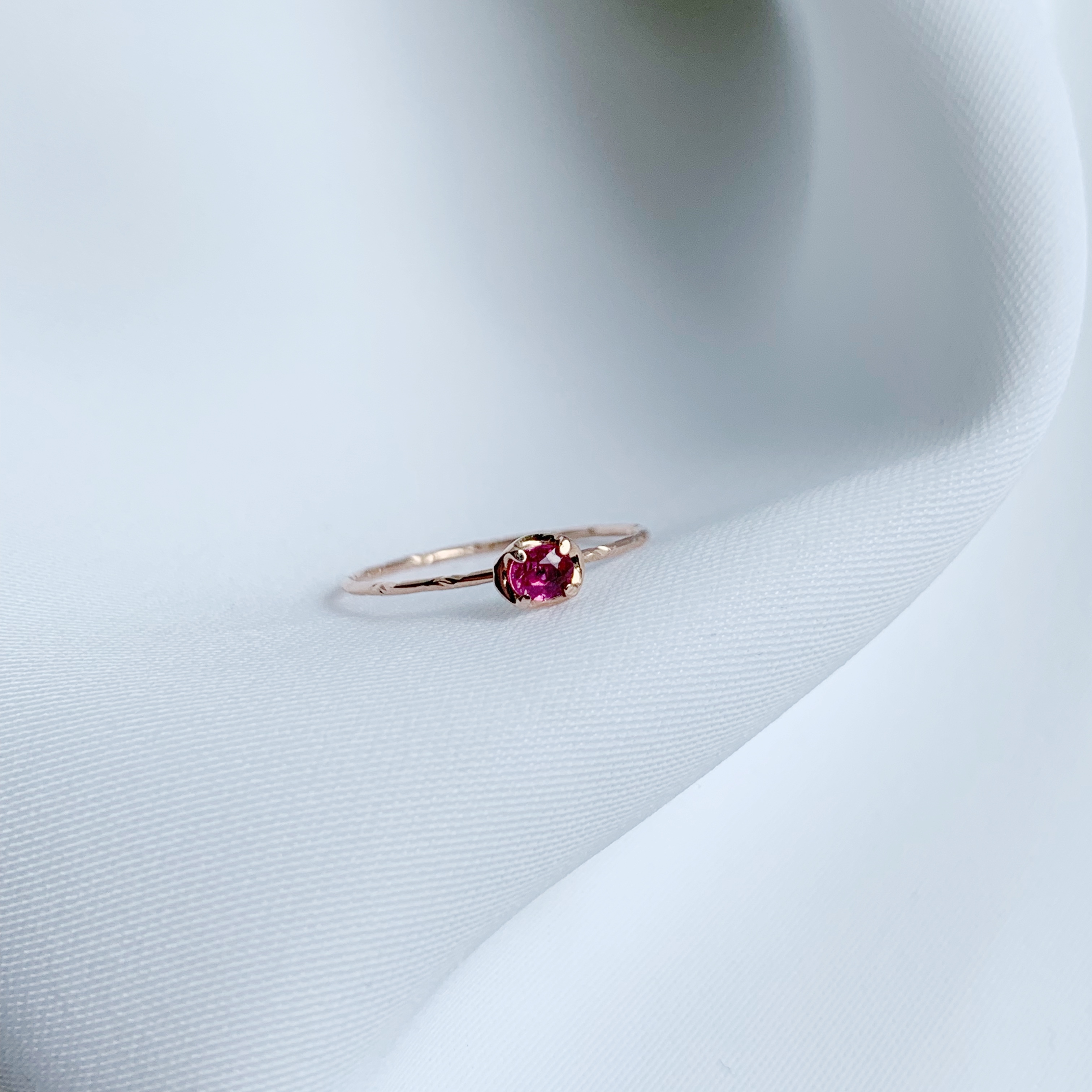 14K簡約四爪橫置橢圓紅寶石戒指