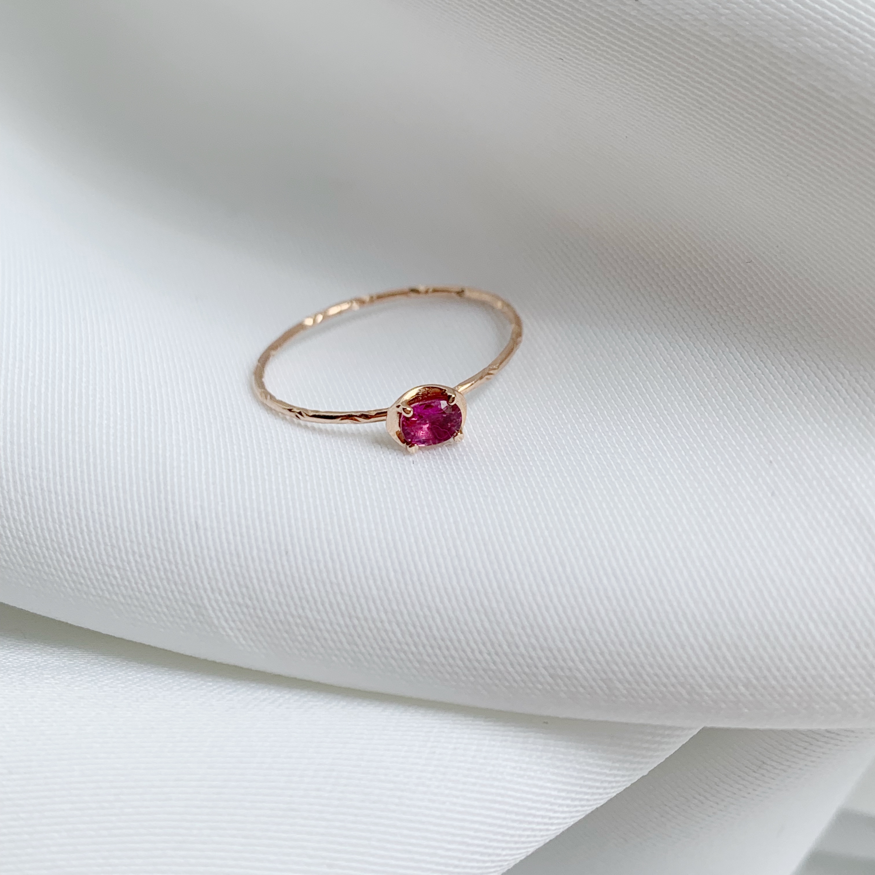 14K簡約四爪橫置橢圓紅寶石戒指