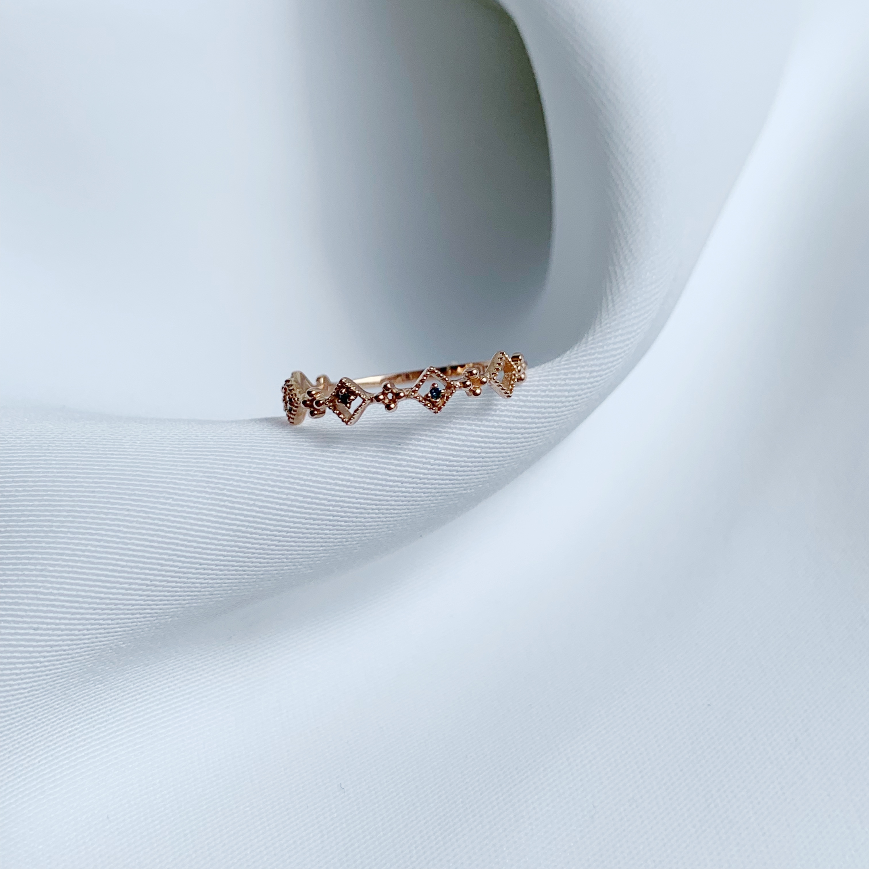 14K菱形簍空迷你藍鑽戒指