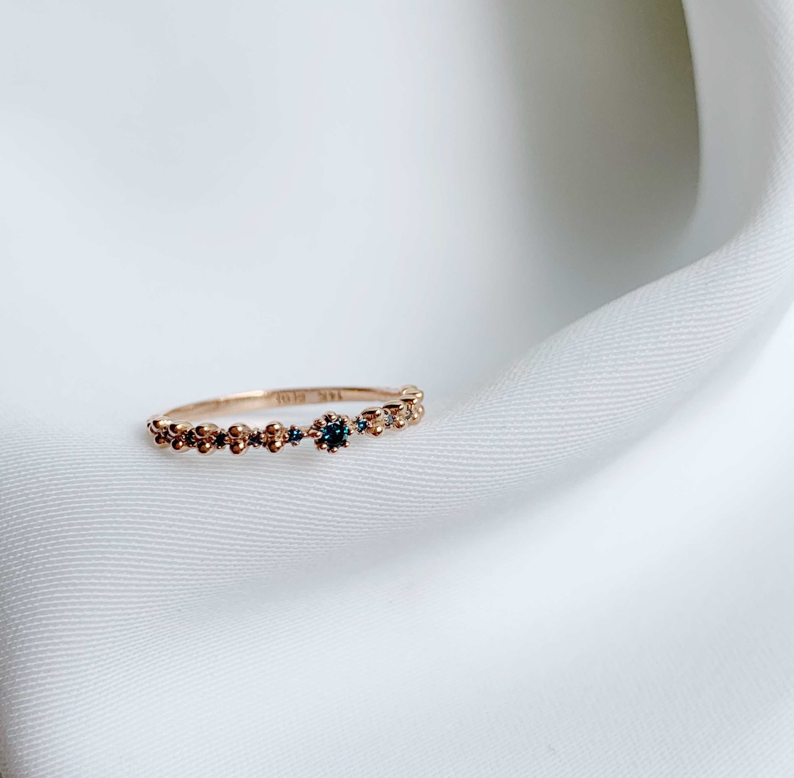 14k小花珊瑚點點藍鑽戒指