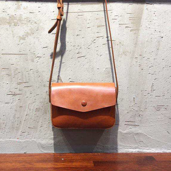 DAAD 牛皮磁扣小方包