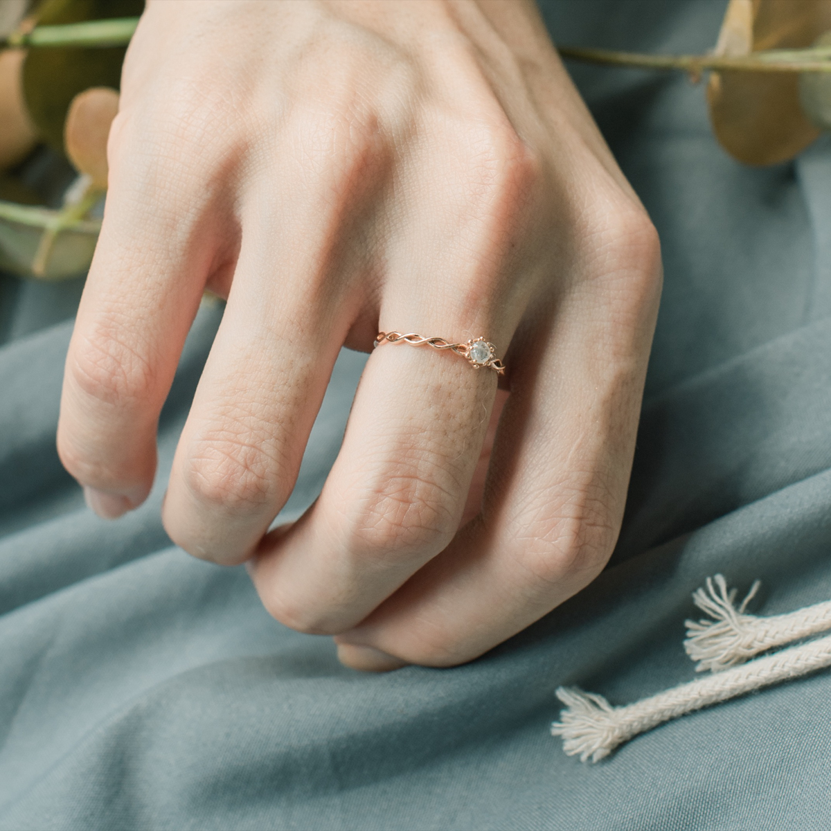 14K 簍空麻花捲煙花灰鑽戒指