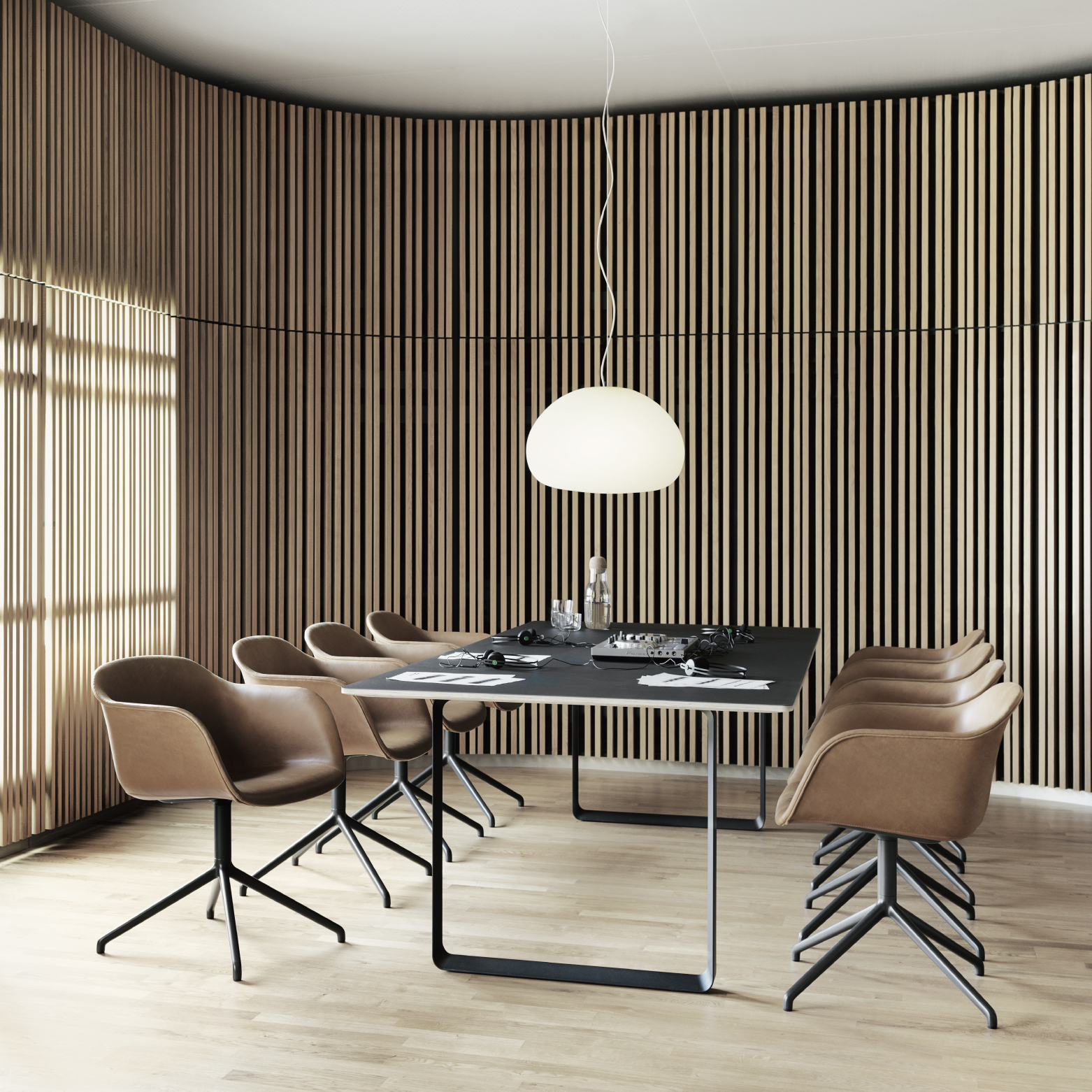 70 / 70 / 長桌 - 225 公分 by Muuto