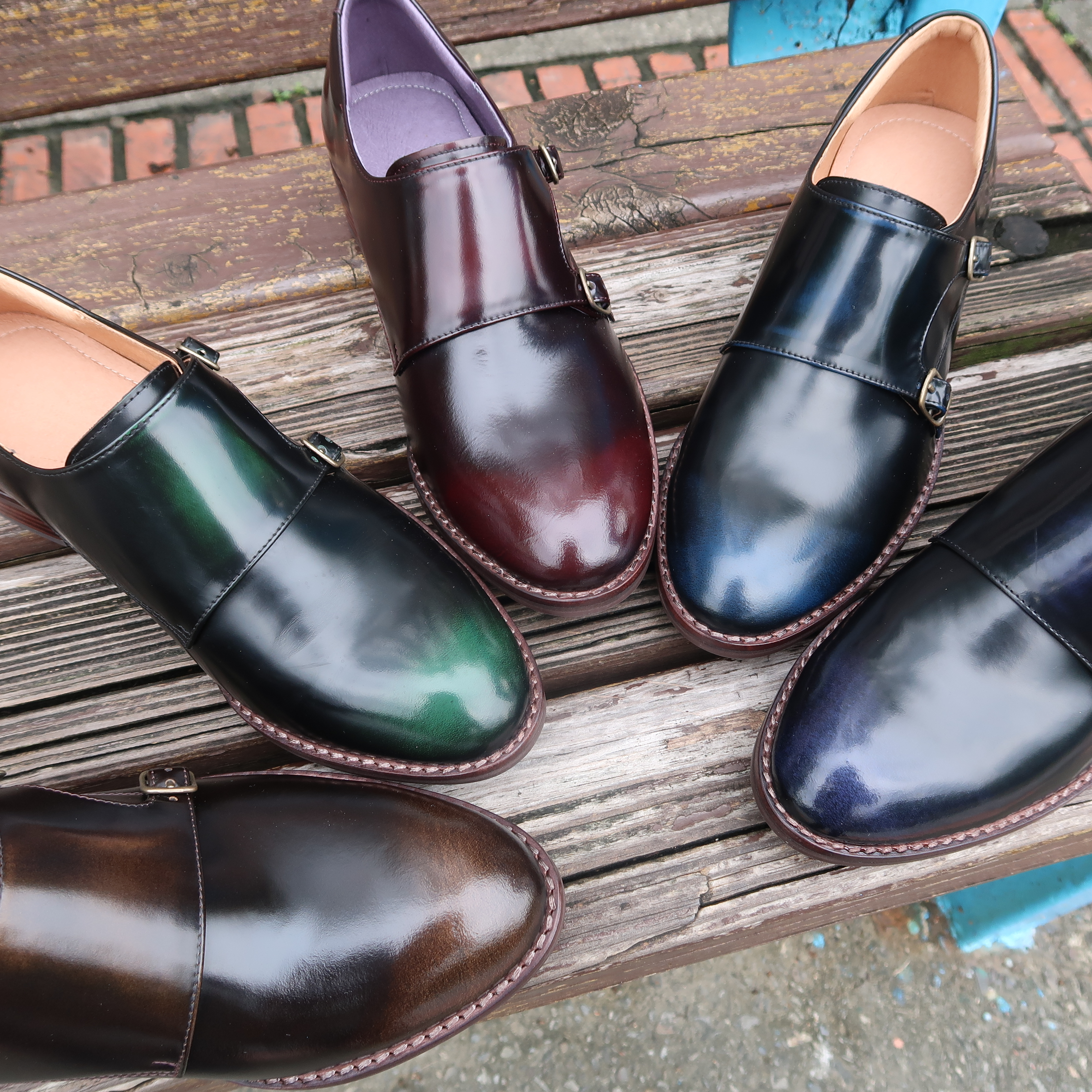 【懷舊優雅女神】一片式雙扣孟克鞋復古擦色鏡面軟牛皮5色(深酒紅、棕古銅、神秘藍紫、星際藍、極光綠)