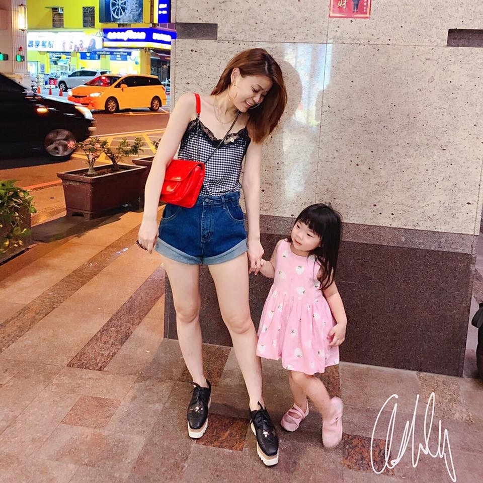 翻邊高腰牛仔短褲(五色)