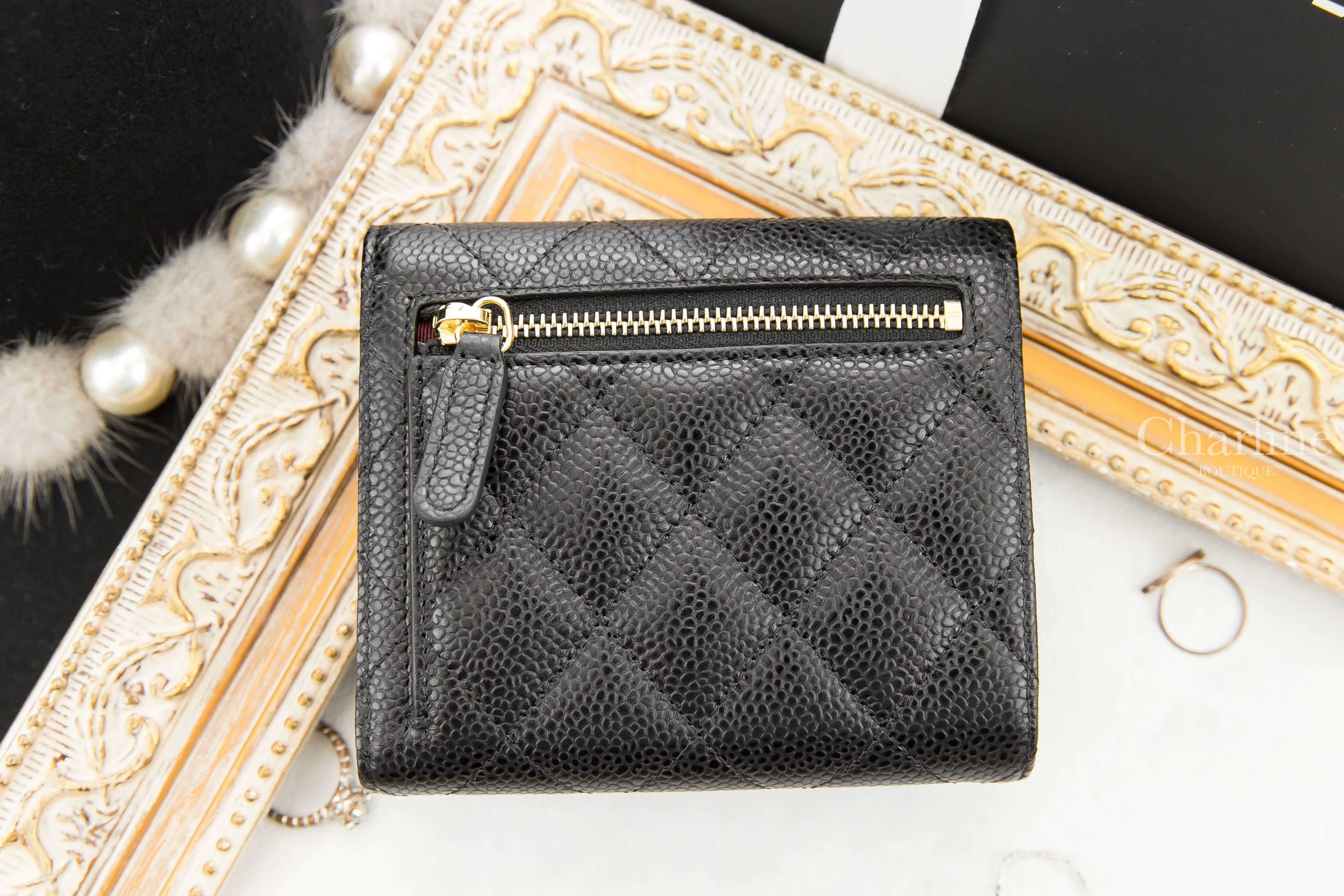 Chanel Classic Small Flap Wallet 黑色金釦荔枝紋三折短夾-Charline Boutique 精品代購