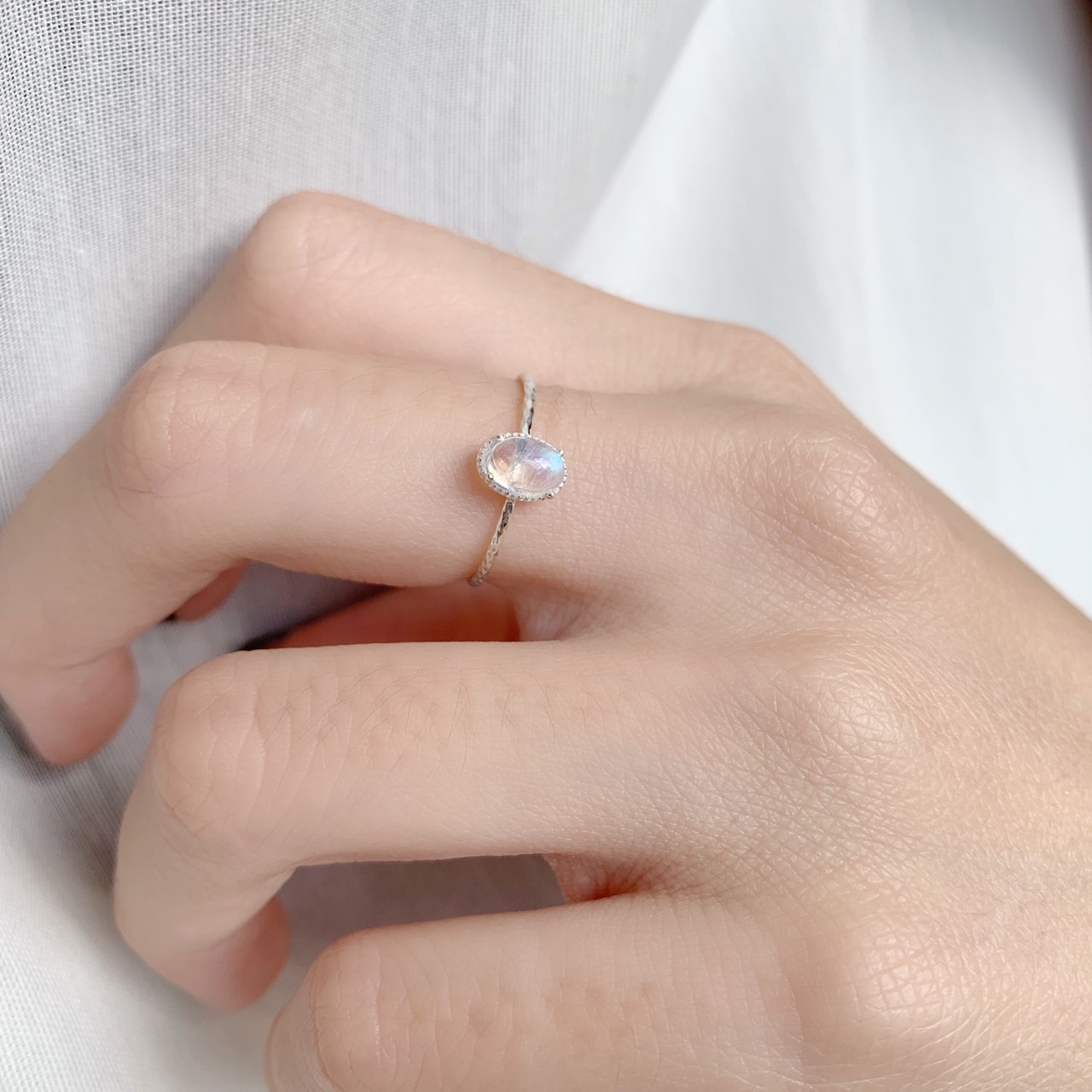 光面小橢圓月光石細戒-銀