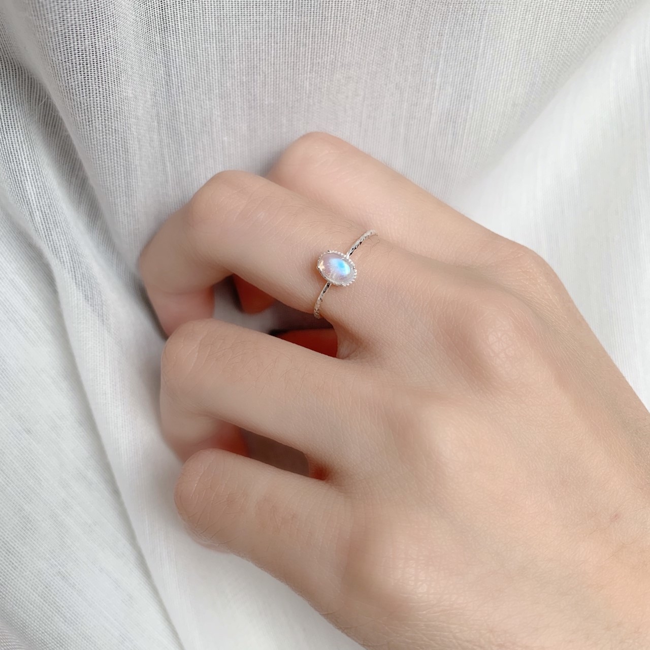 光面小橢圓月光石細戒-銀