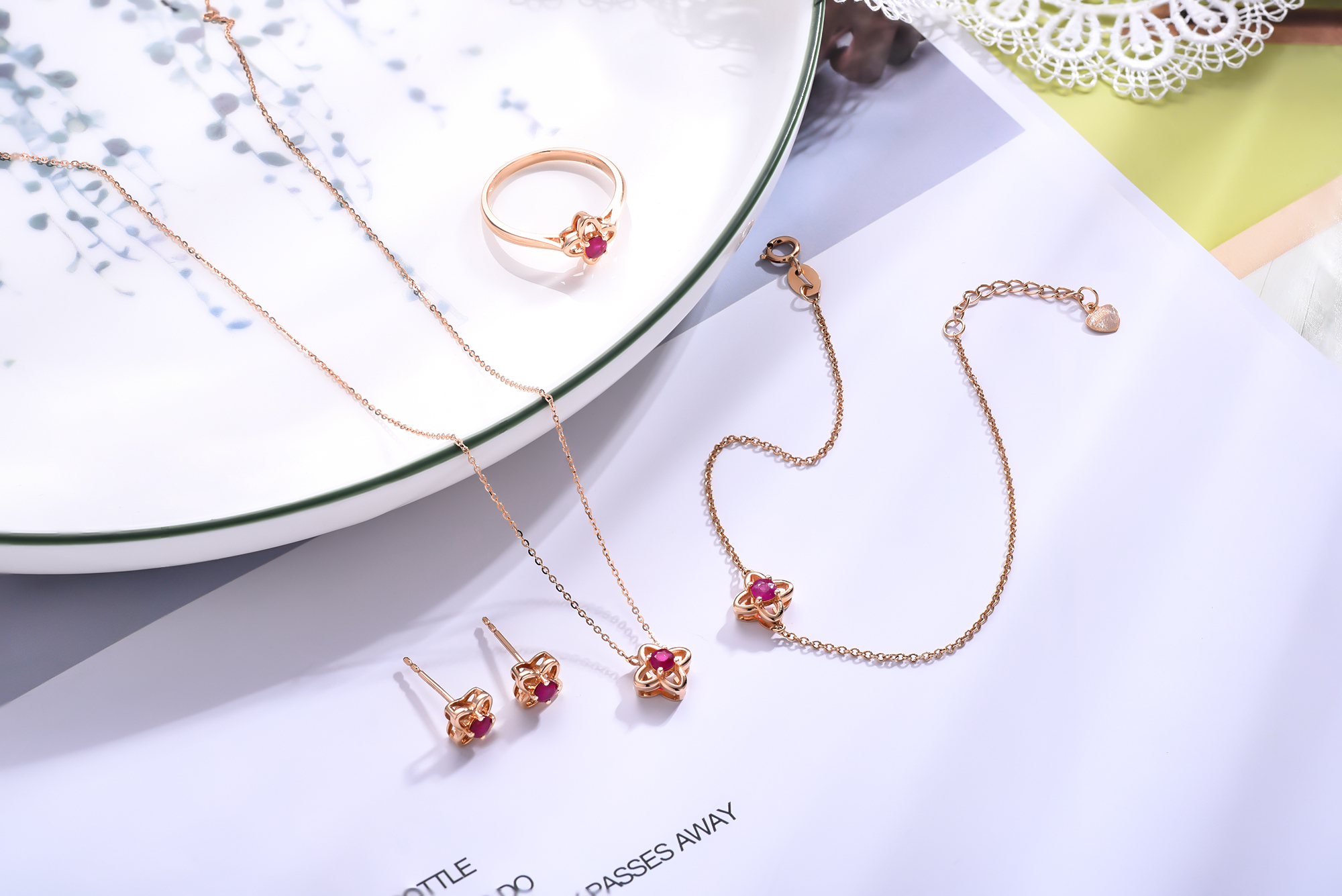 18K 玫瑰金紅寶石四葉草套
