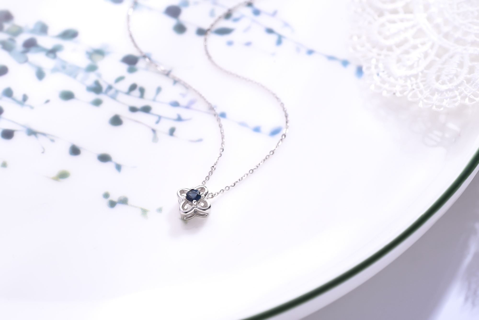 18K White Gold Sapphire Clover Set