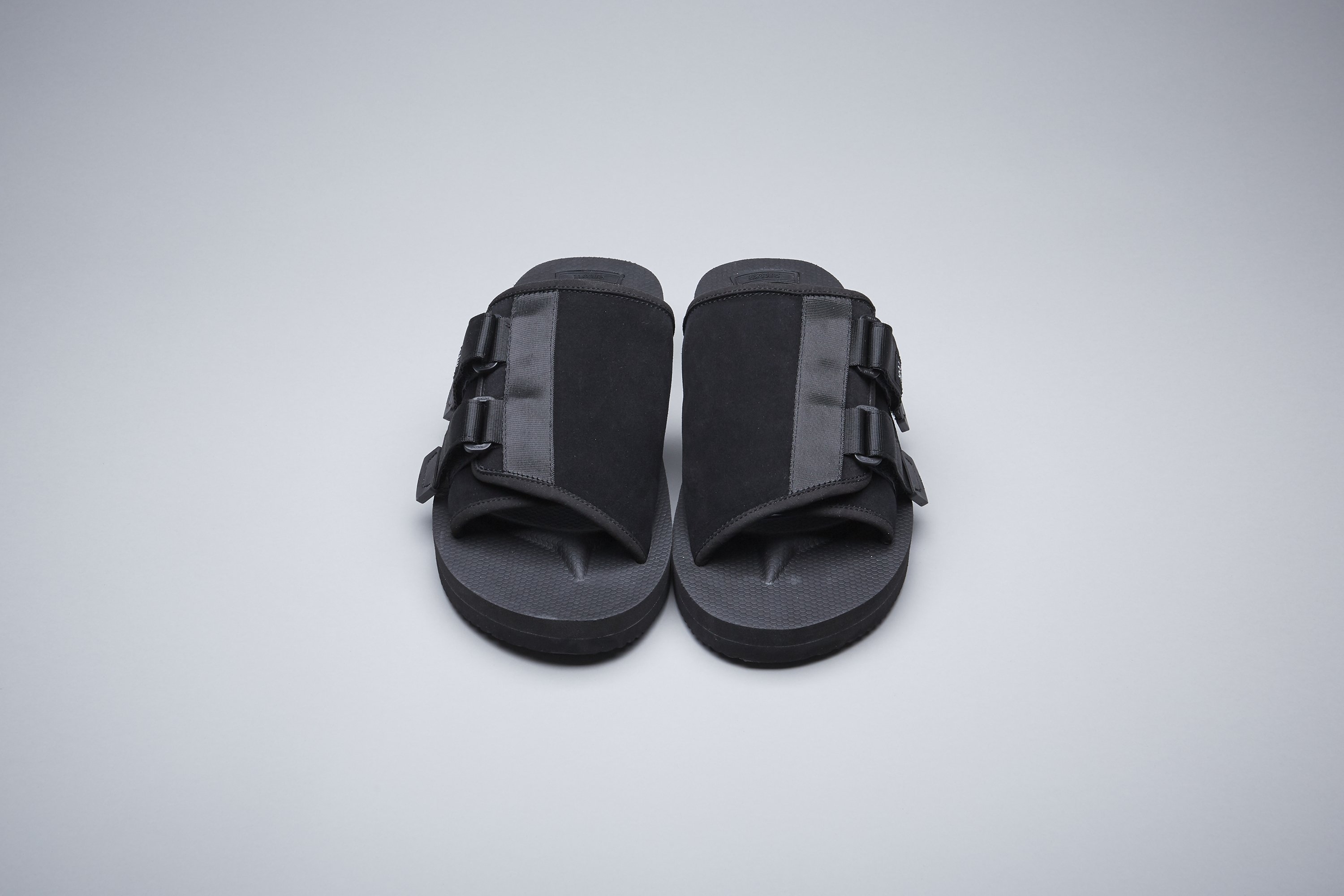 [出清商品售出無退換] SUICOKE KAW-VS OG-081VS  黑色 拖鞋  側扣 麂皮 魔鬼氈 VIBRAM 黃金大底【SK22081VSBK】