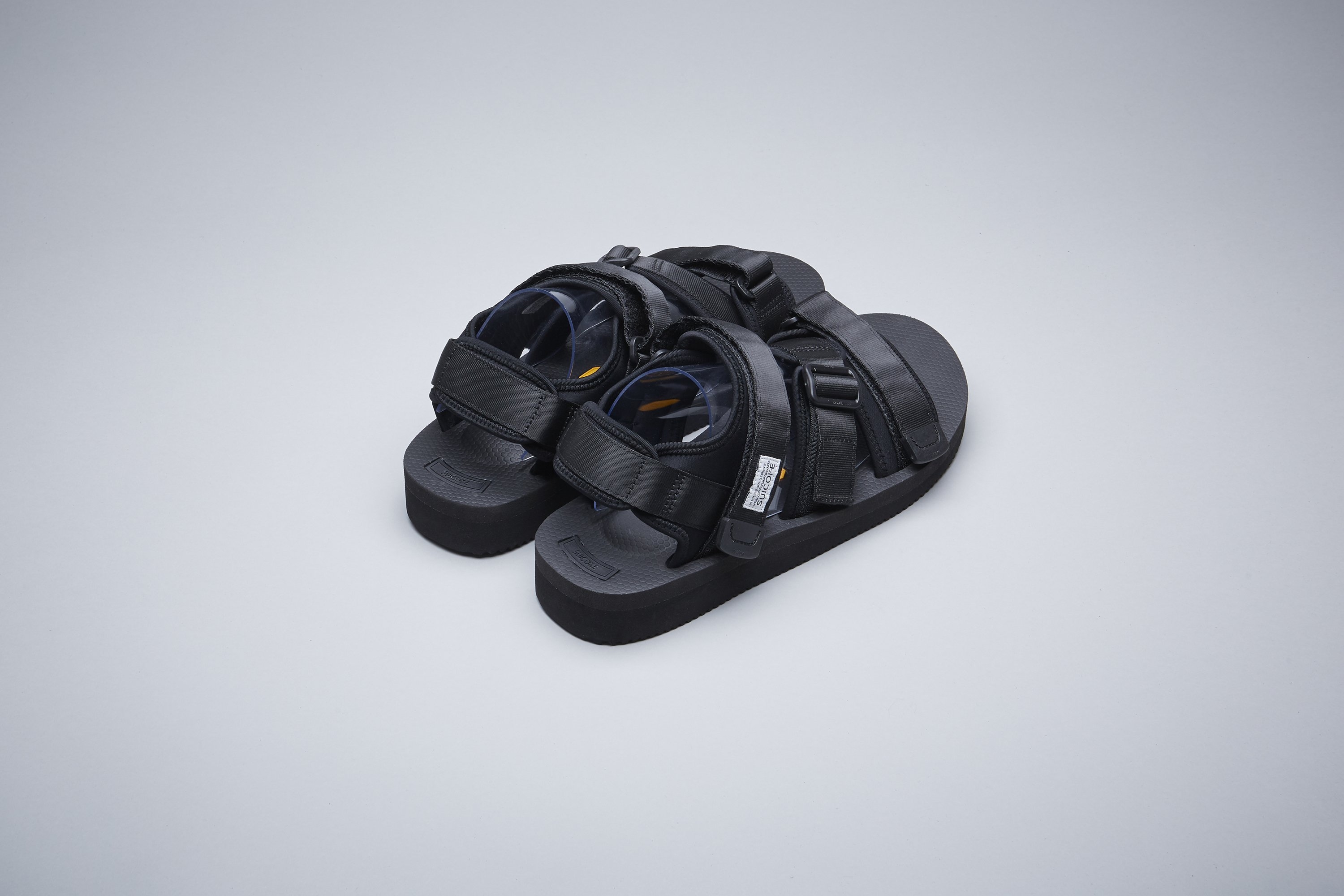 [出清商品售出無退換] SUICOKE KISEE-V OG-044V 黑色 斜帶 涼鞋 魔鬼氈 VIBRAM 黃金大底【SK22044VBK】