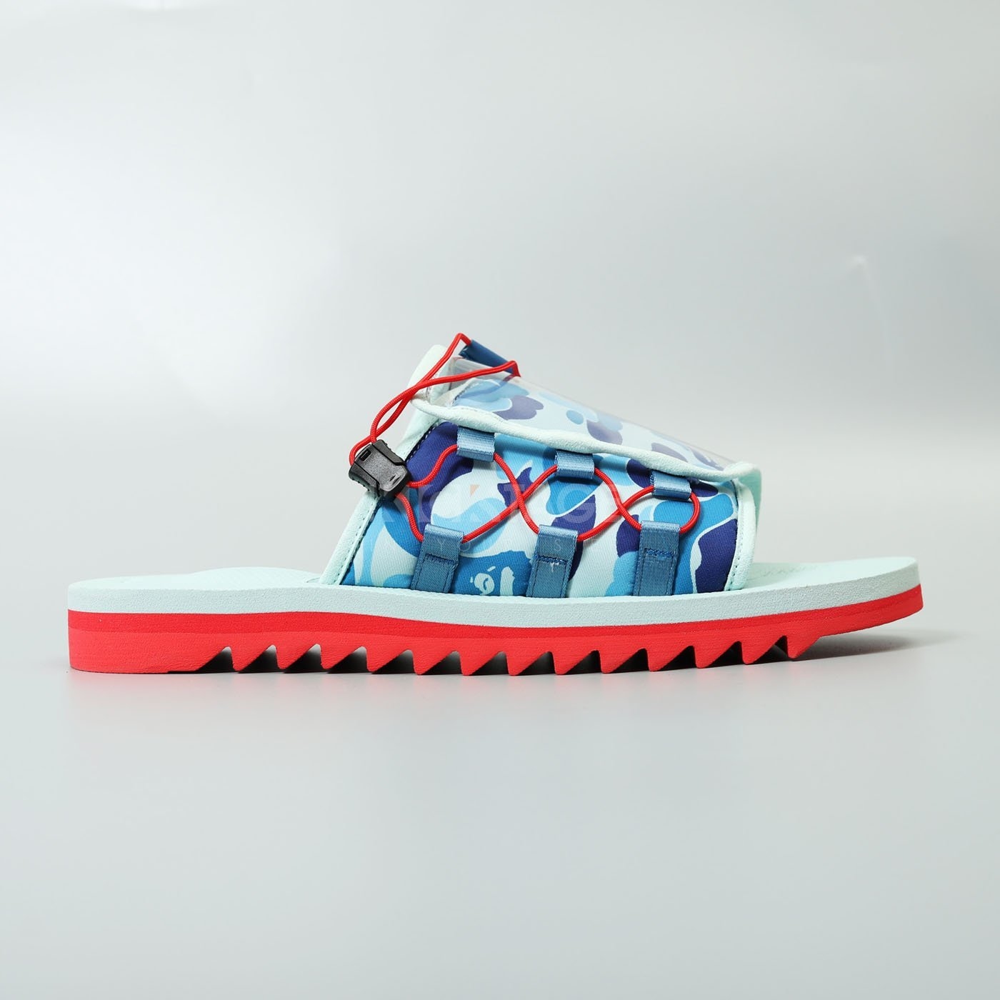 [出清商品售出無退換] SUICOKE DAO 195 BAPE 藍紅 猿人頭 迷彩 透明 側扣 鋸齒大底 聯名款 拖鞋【SK19195APEBL】