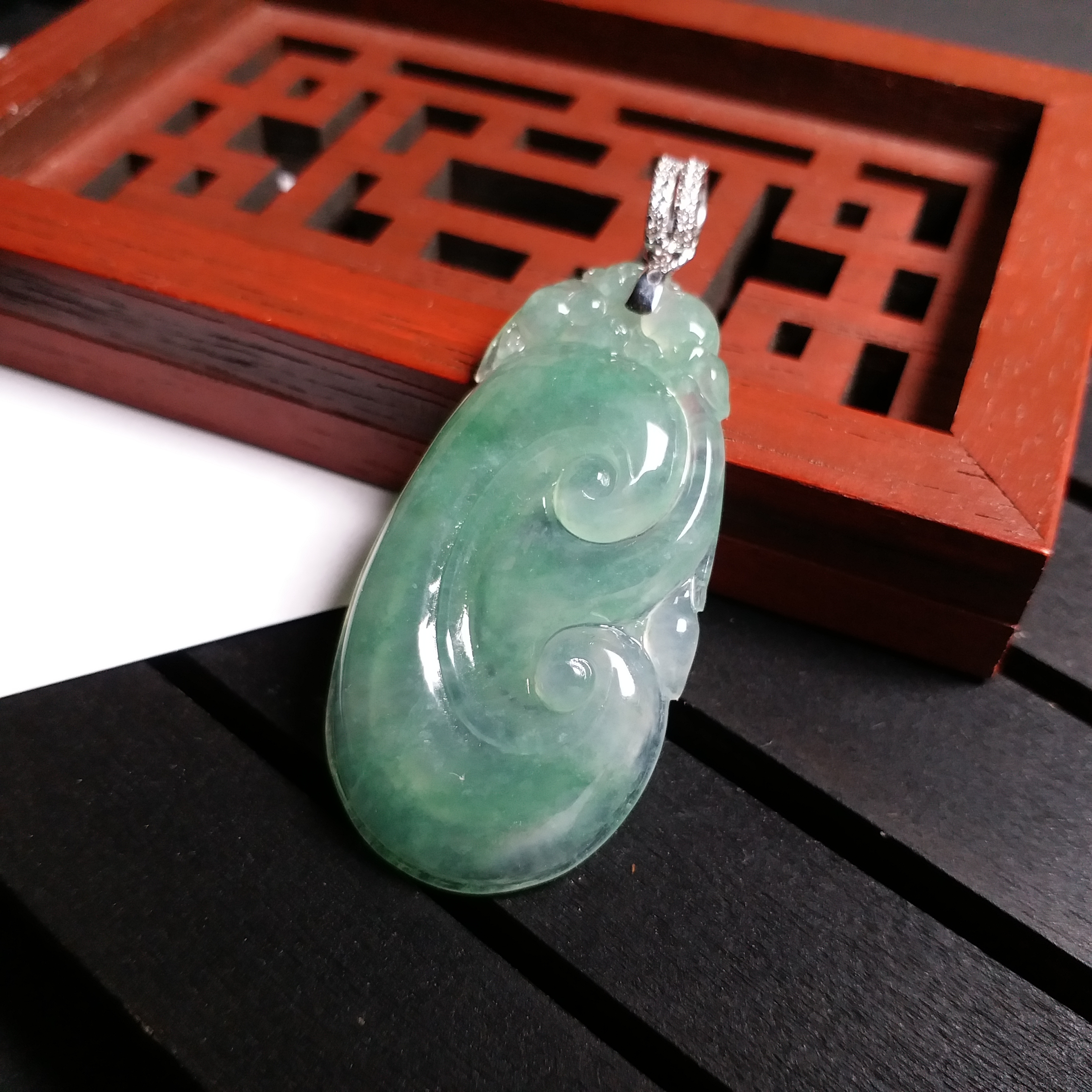 J1525 冰飄綠如意+雙排鑽石18K金扣吊墜