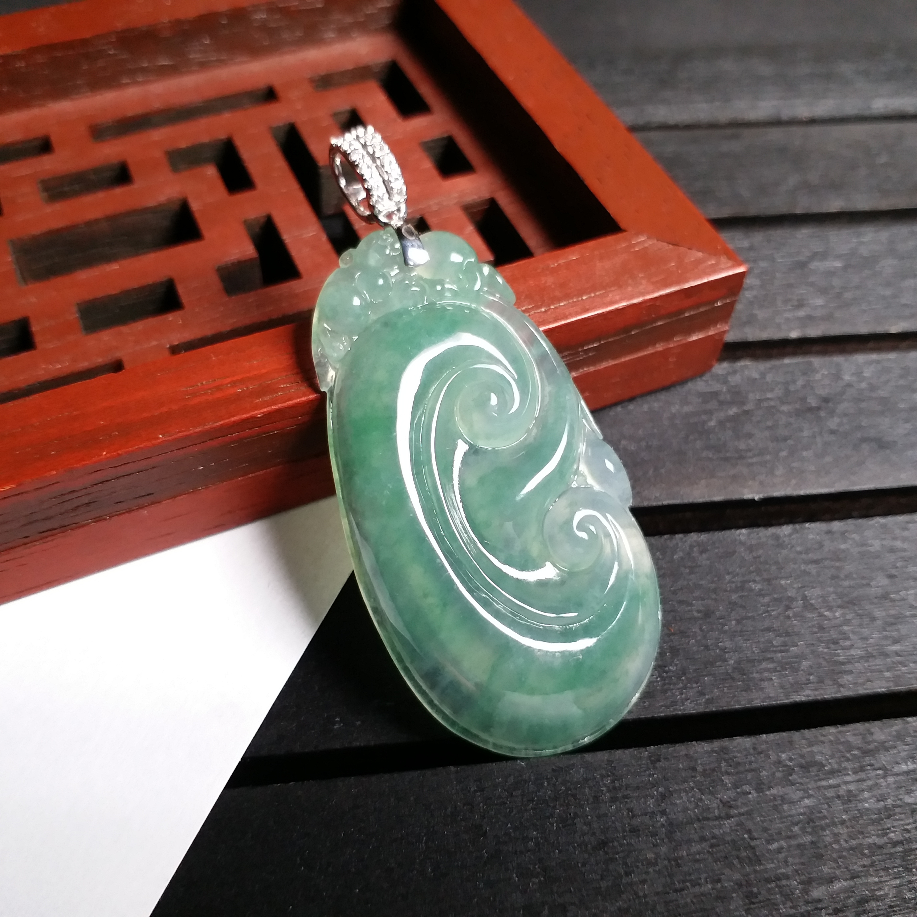 J1525 冰飄綠如意+雙排鑽石18K金扣吊墜