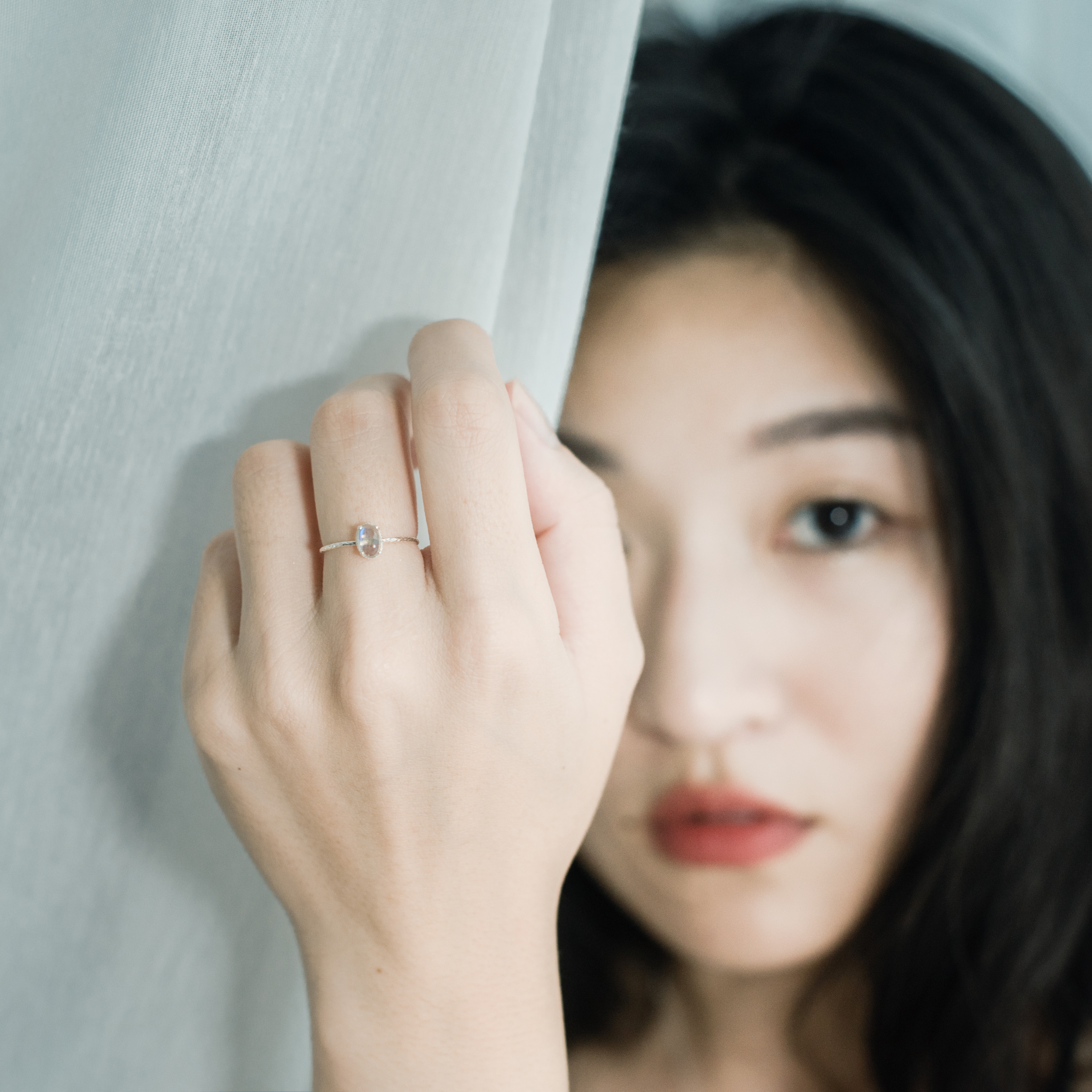 光面小橢圓頂級拉長石細戒-銀