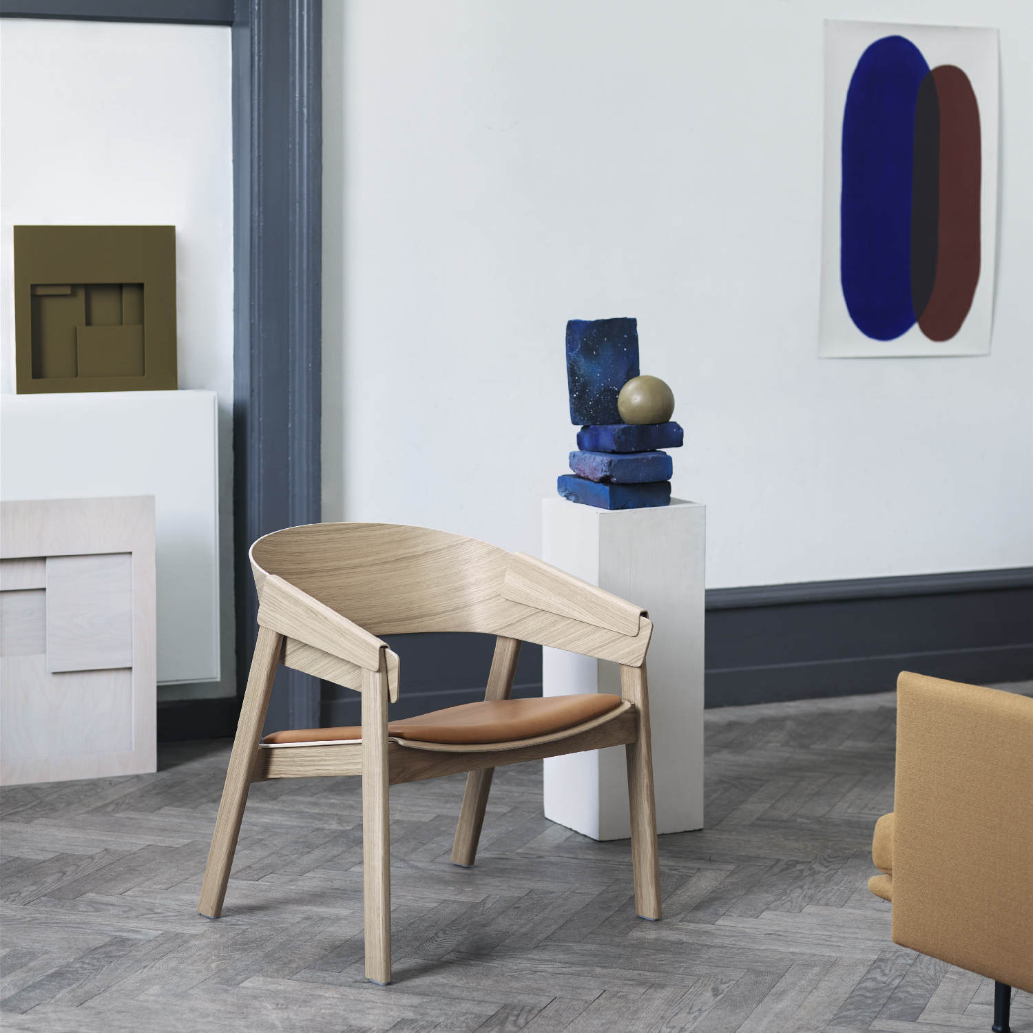 (展品) 包覆 / 休閒椅 by Muuto