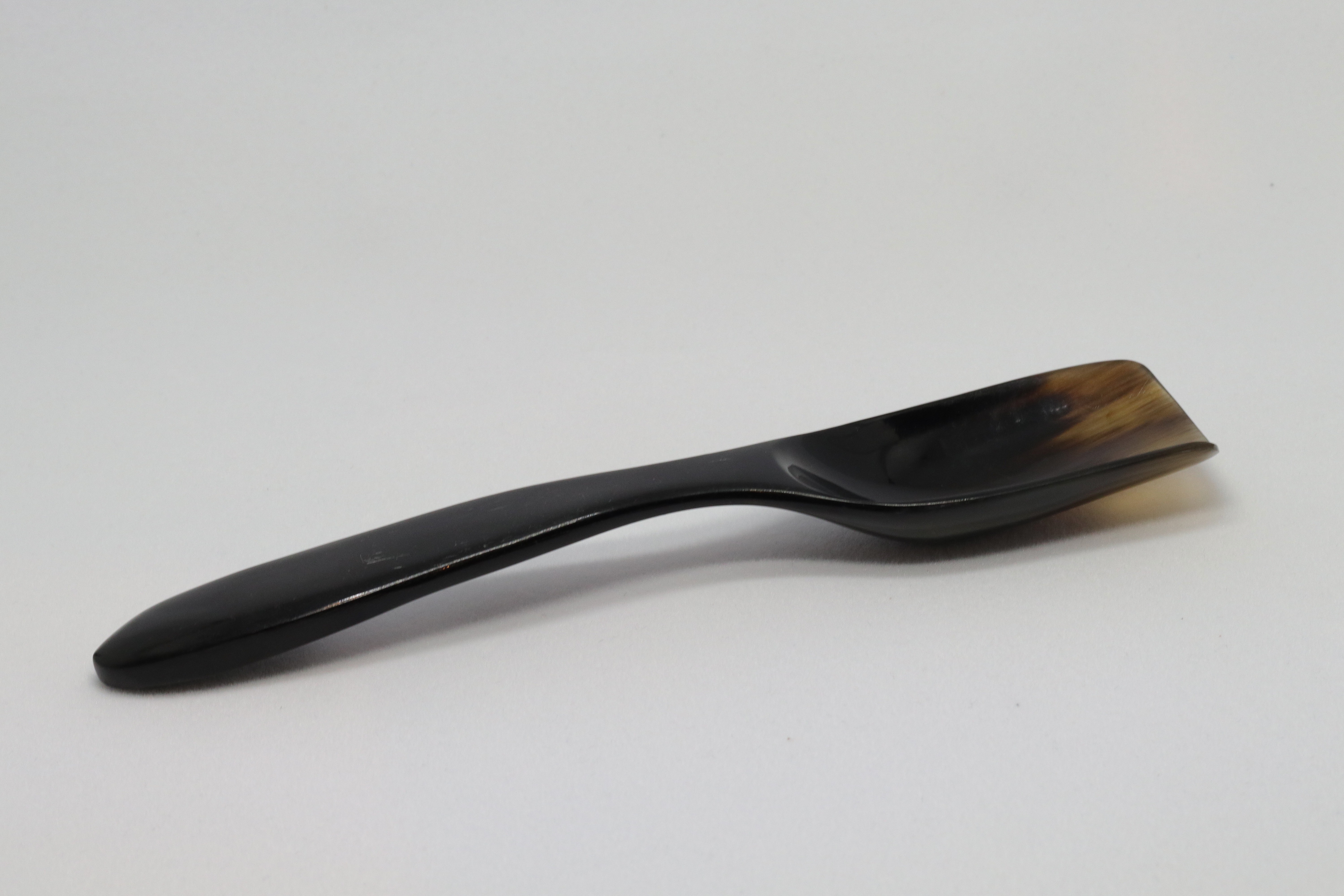 淺色長柄牛角茶匙