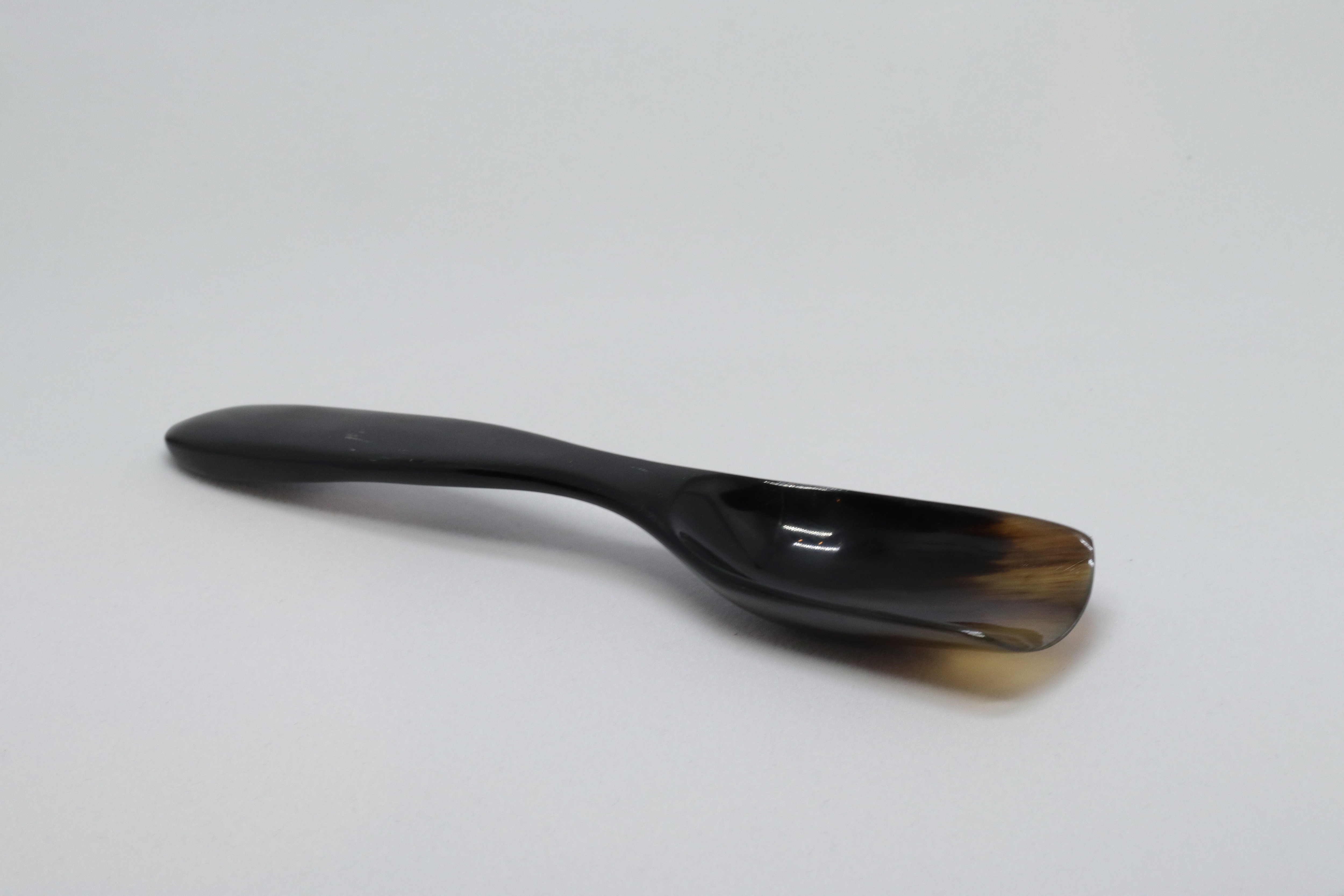 淺色長柄牛角茶匙