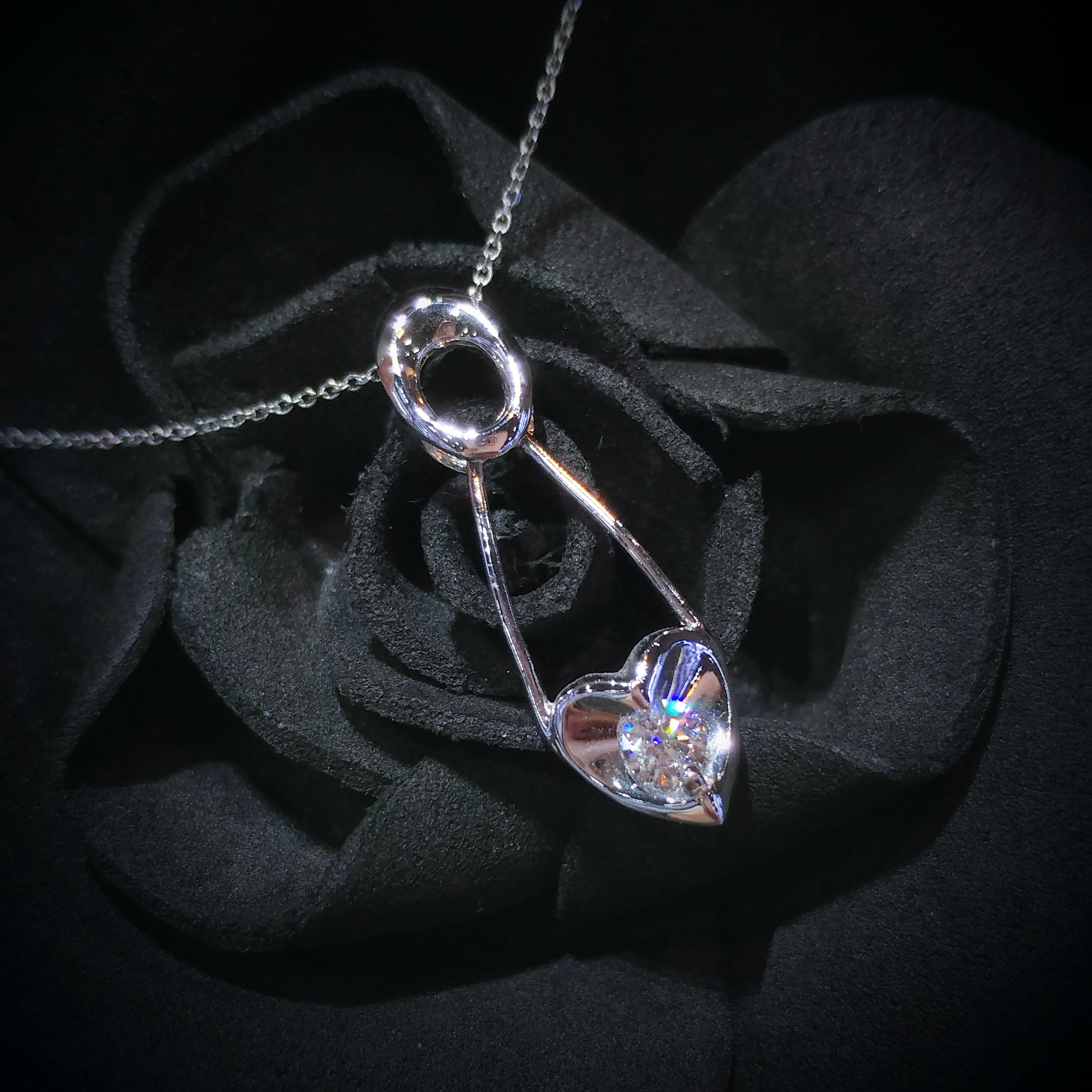 18K White Gold 0.18ct Diamond Pendant