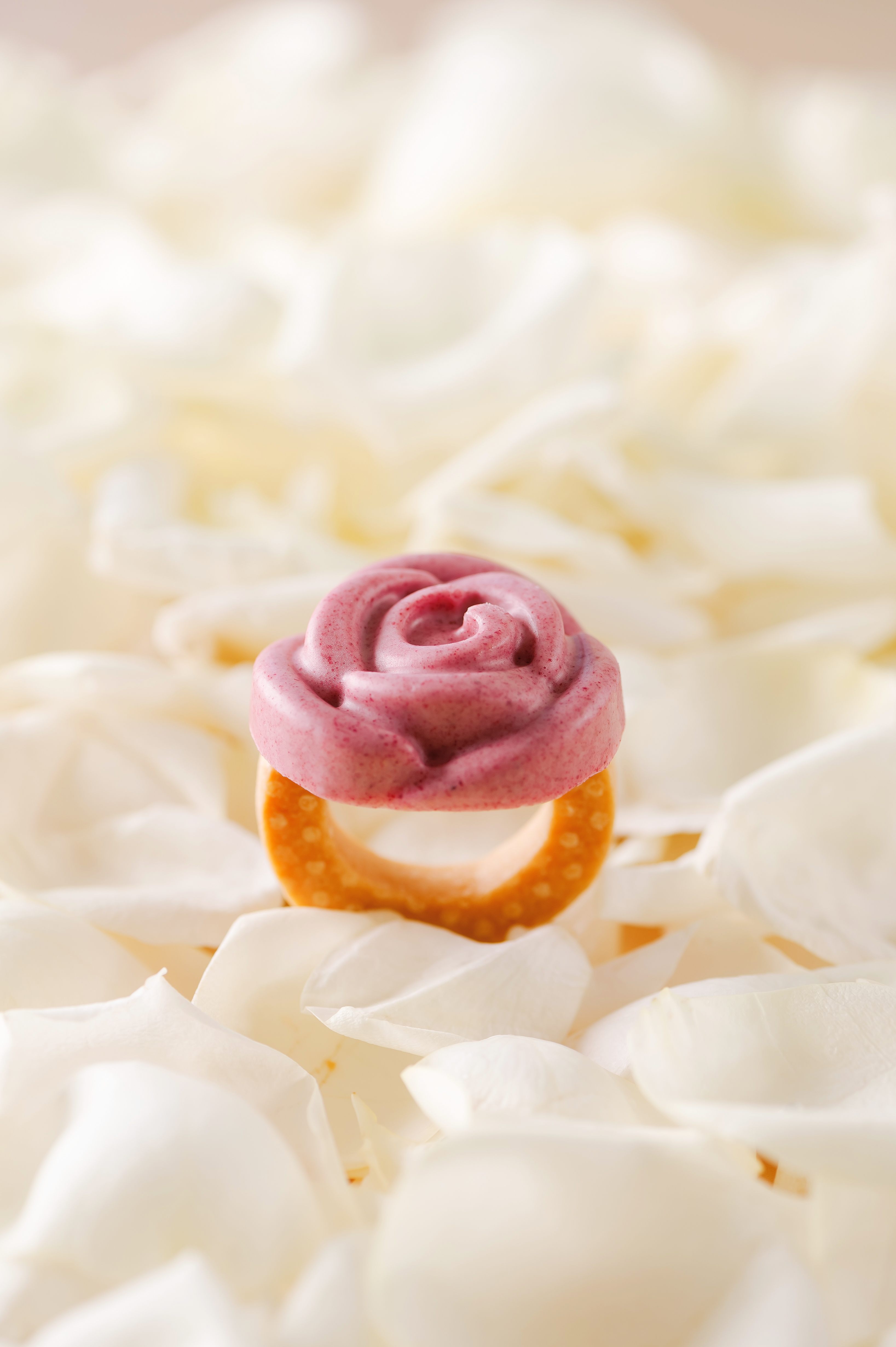 覆盆子巧克力玫瑰戒指