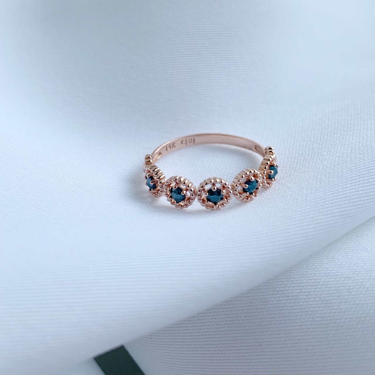 14k 五顆簍空圓形藍鑽原礦戒指