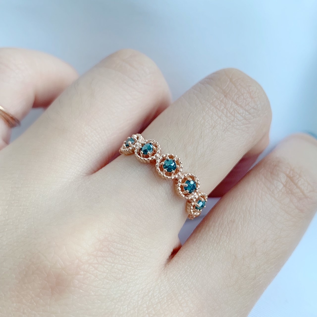 14k 五顆簍空圓形藍鑽原礦戒指