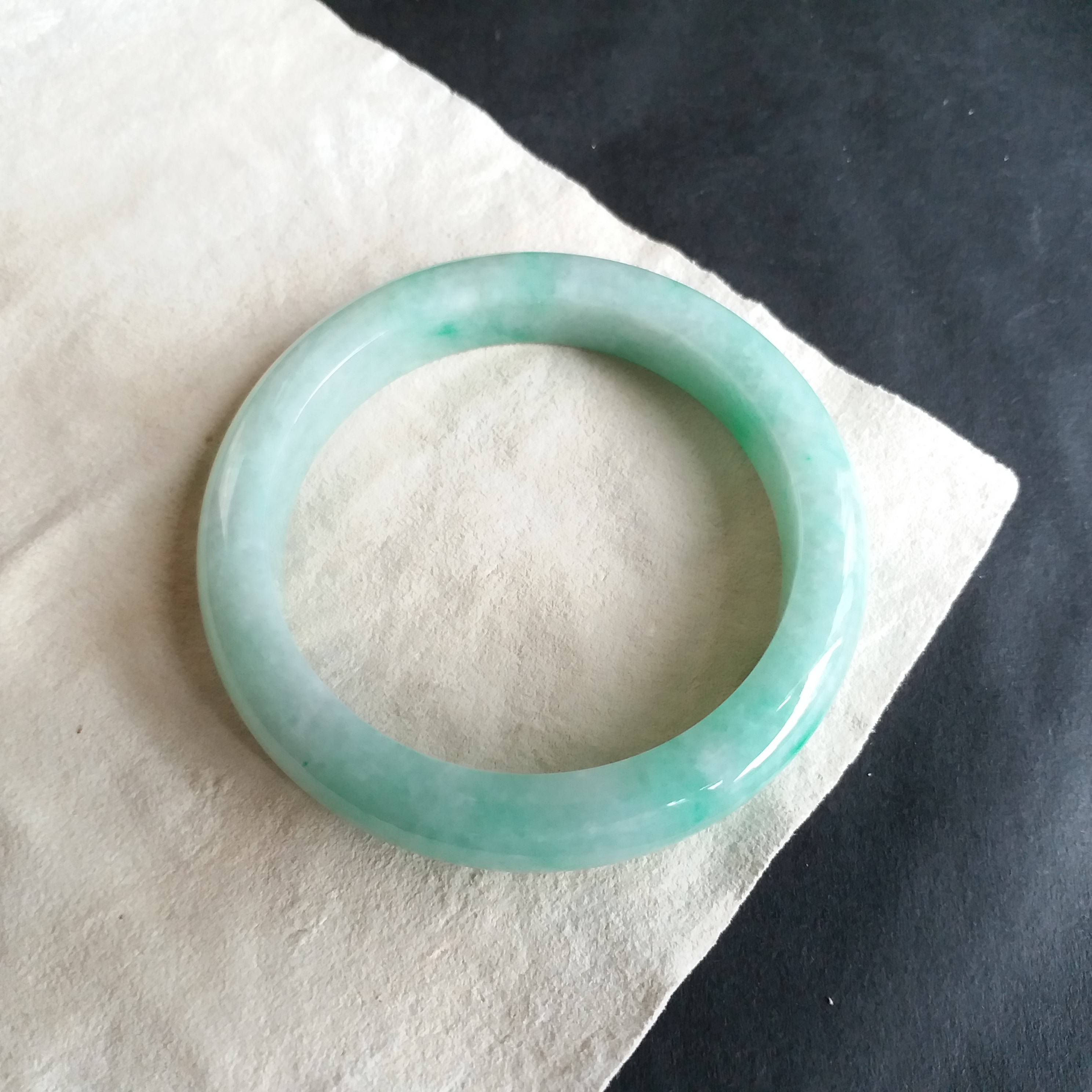 J1511 冰糯飄綠花玉鐲53.2mm (1.42)