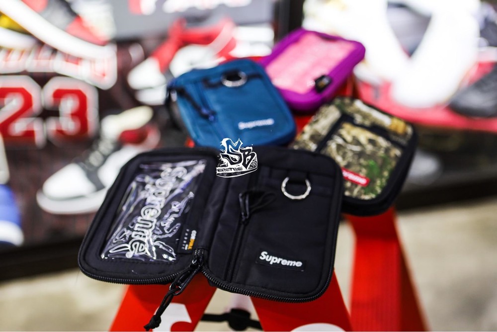 supreme fw19 small zip pouch
