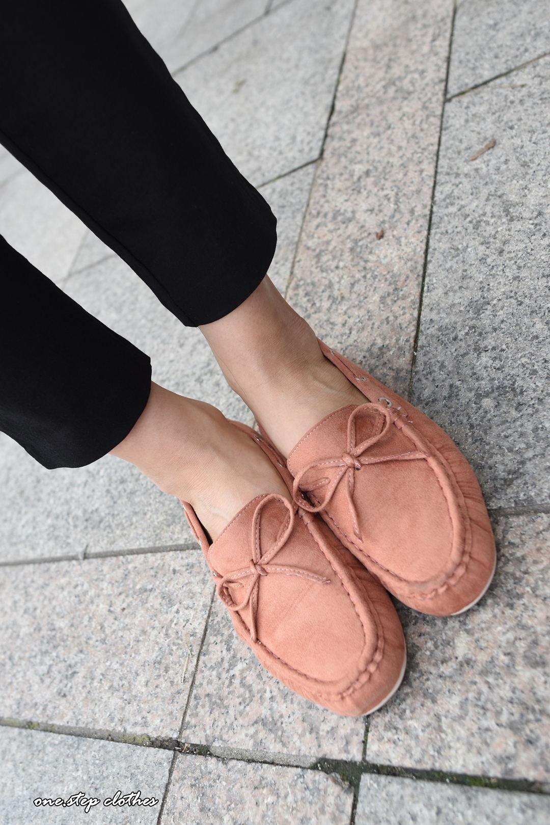 超百搭大尺碼也OK的仿麂皮豆豆鞋 (粉膚)