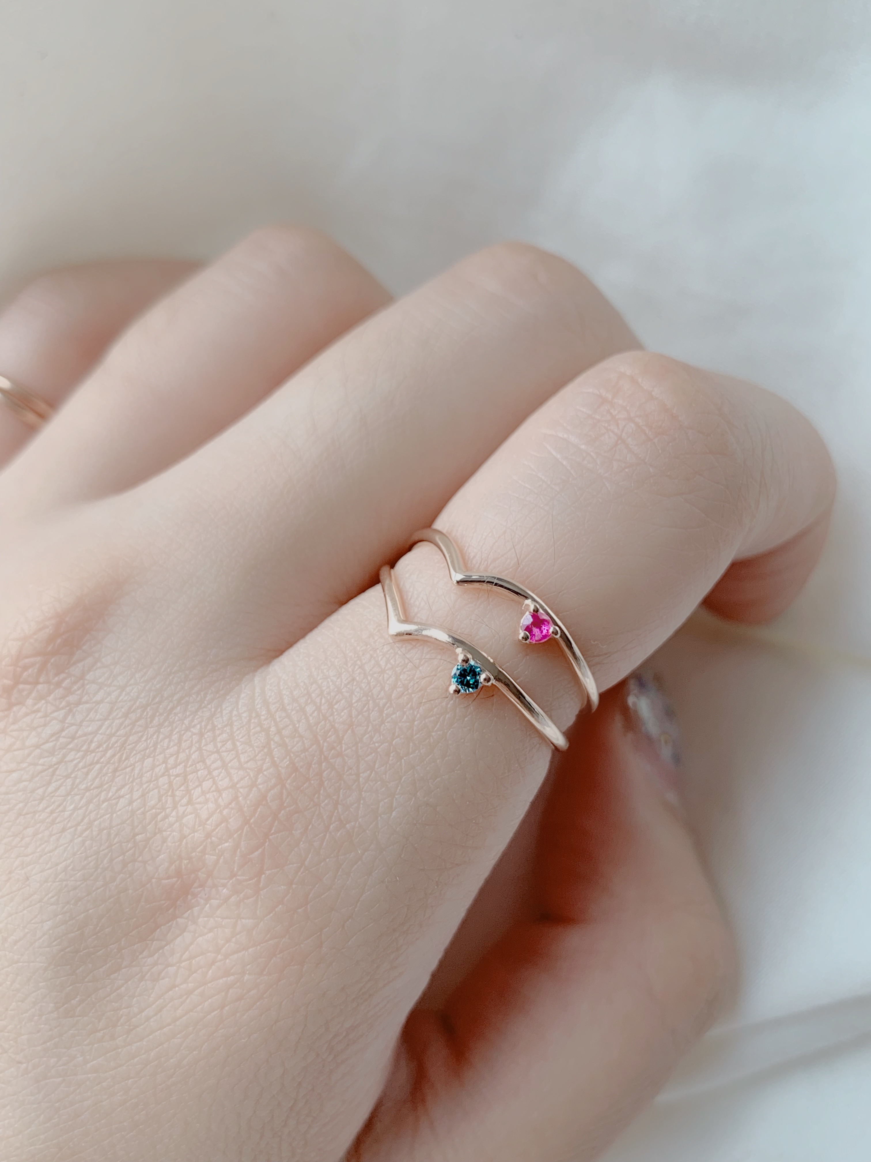 14k玫瑰金 海鷗側鑲紅寶石戒指