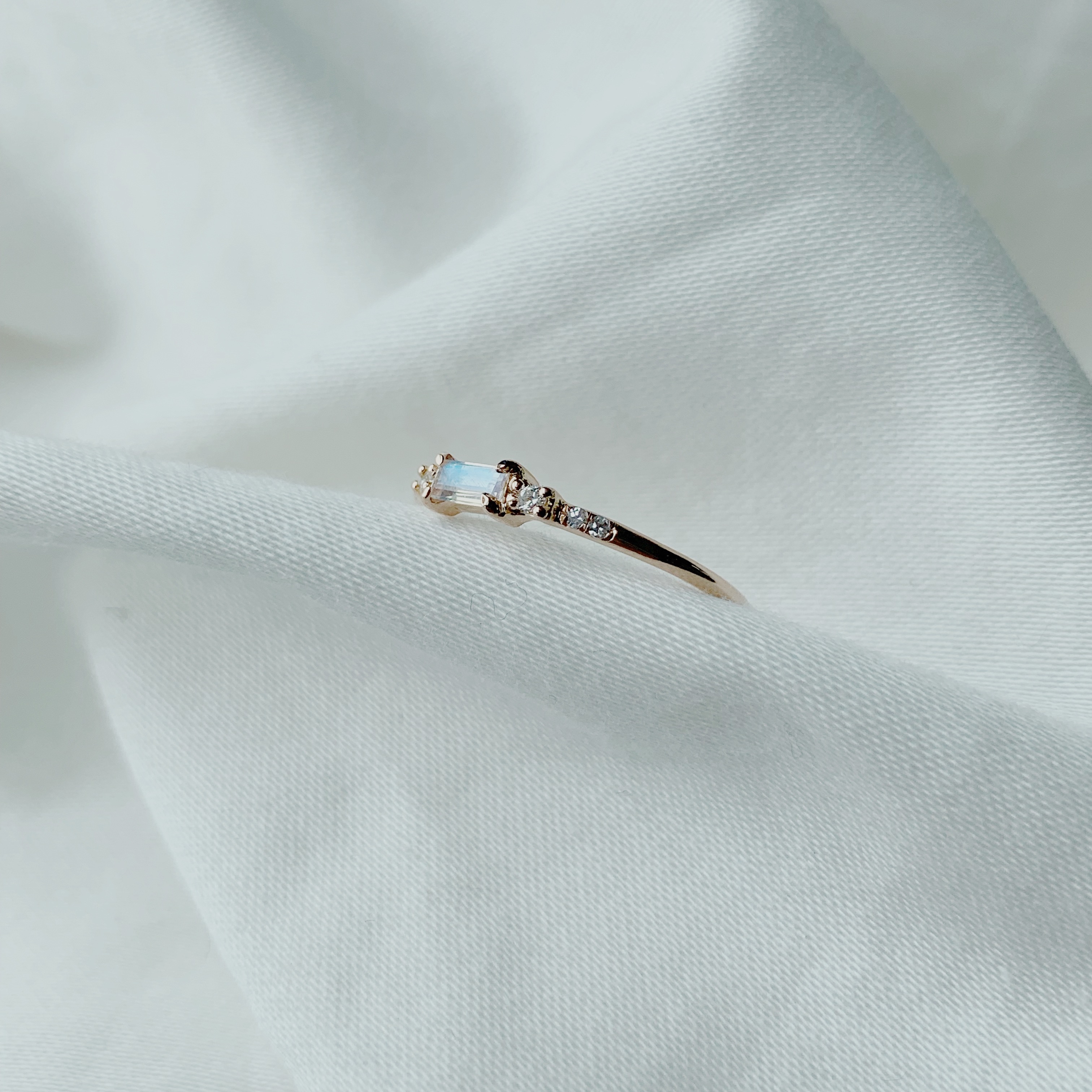 14k玫瑰金 細方月光階梯白鑽戒指