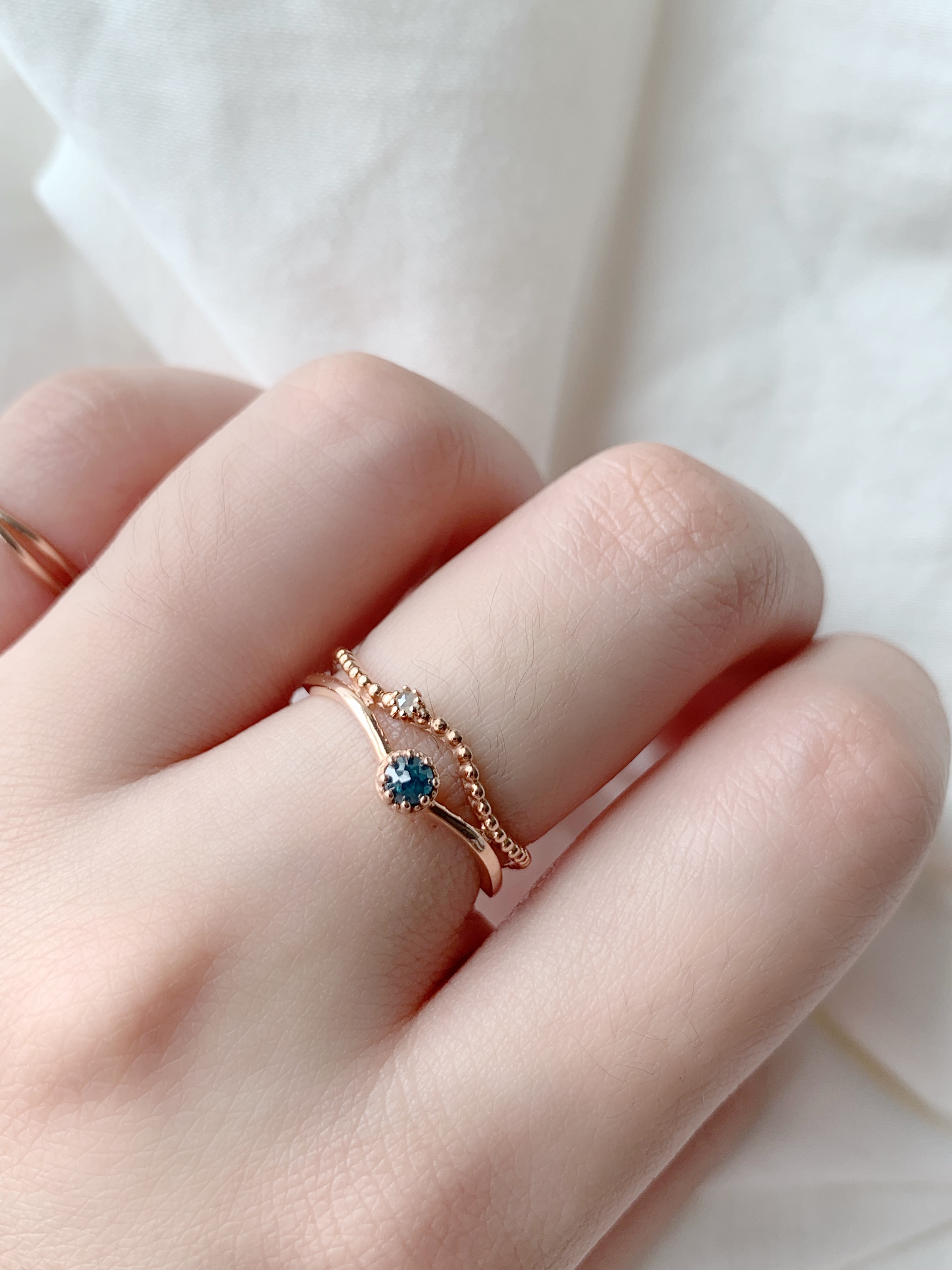 14k 雙層滾邊不規則波浪藍灰鑽戒指