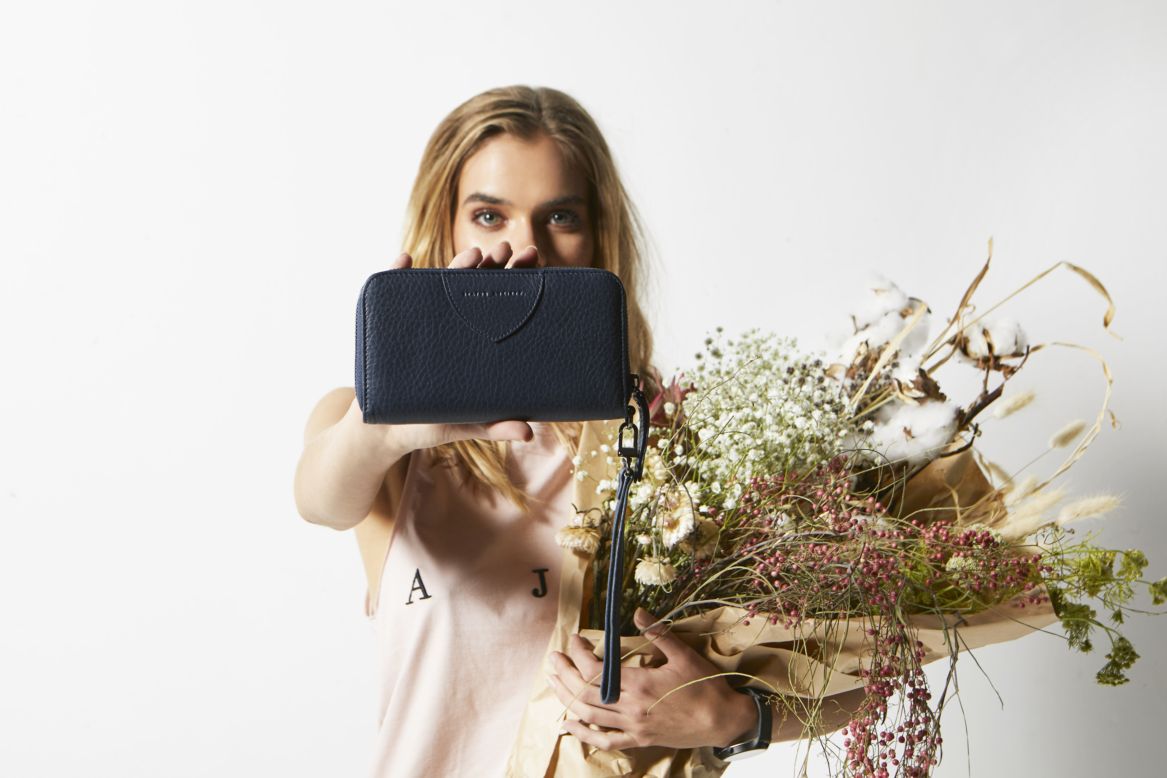 Moving on 長夾 / 海軍藍