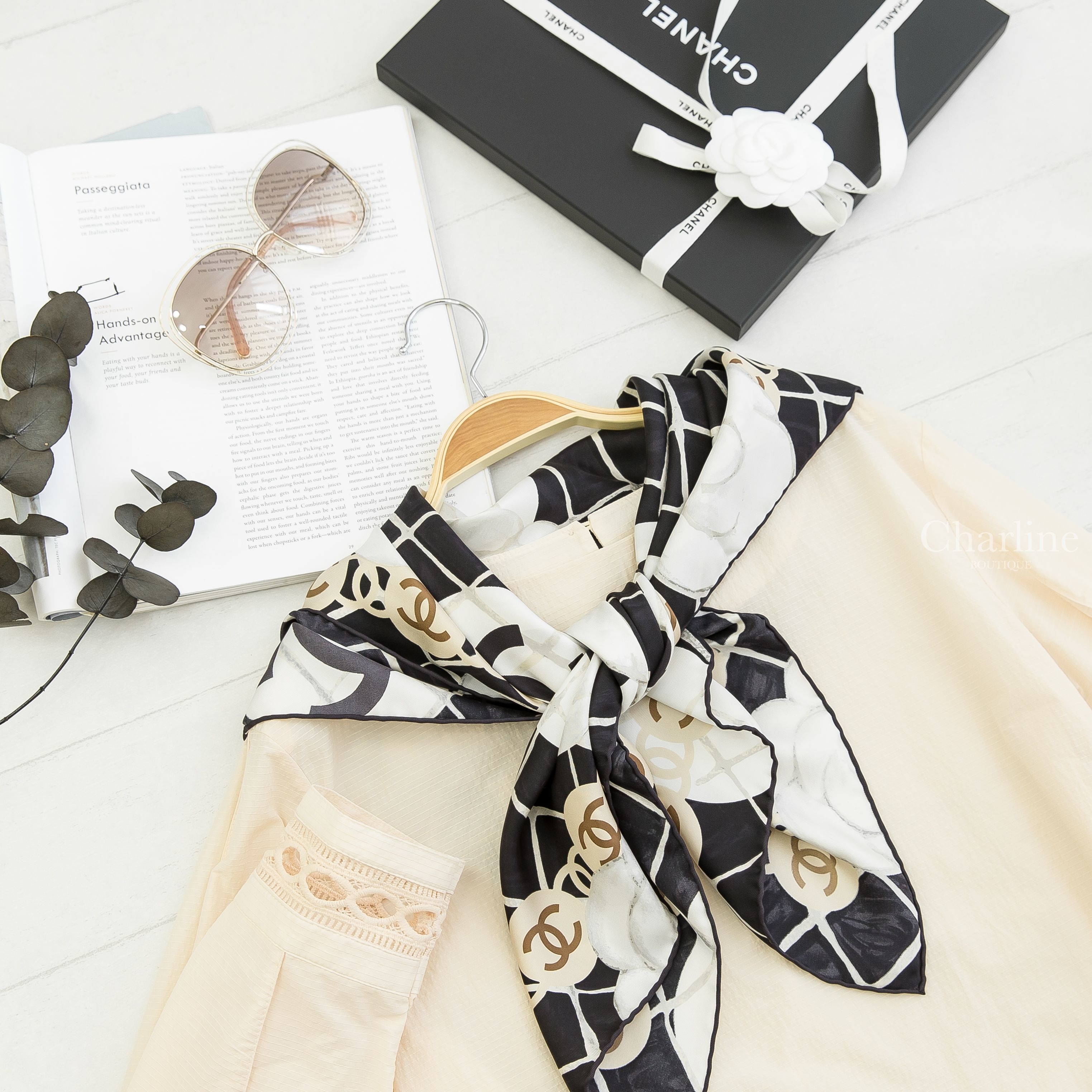 Chanel Square Scarf 黑底白色山茶花CC格紋真絲方巾-Charline Boutique 精品代購