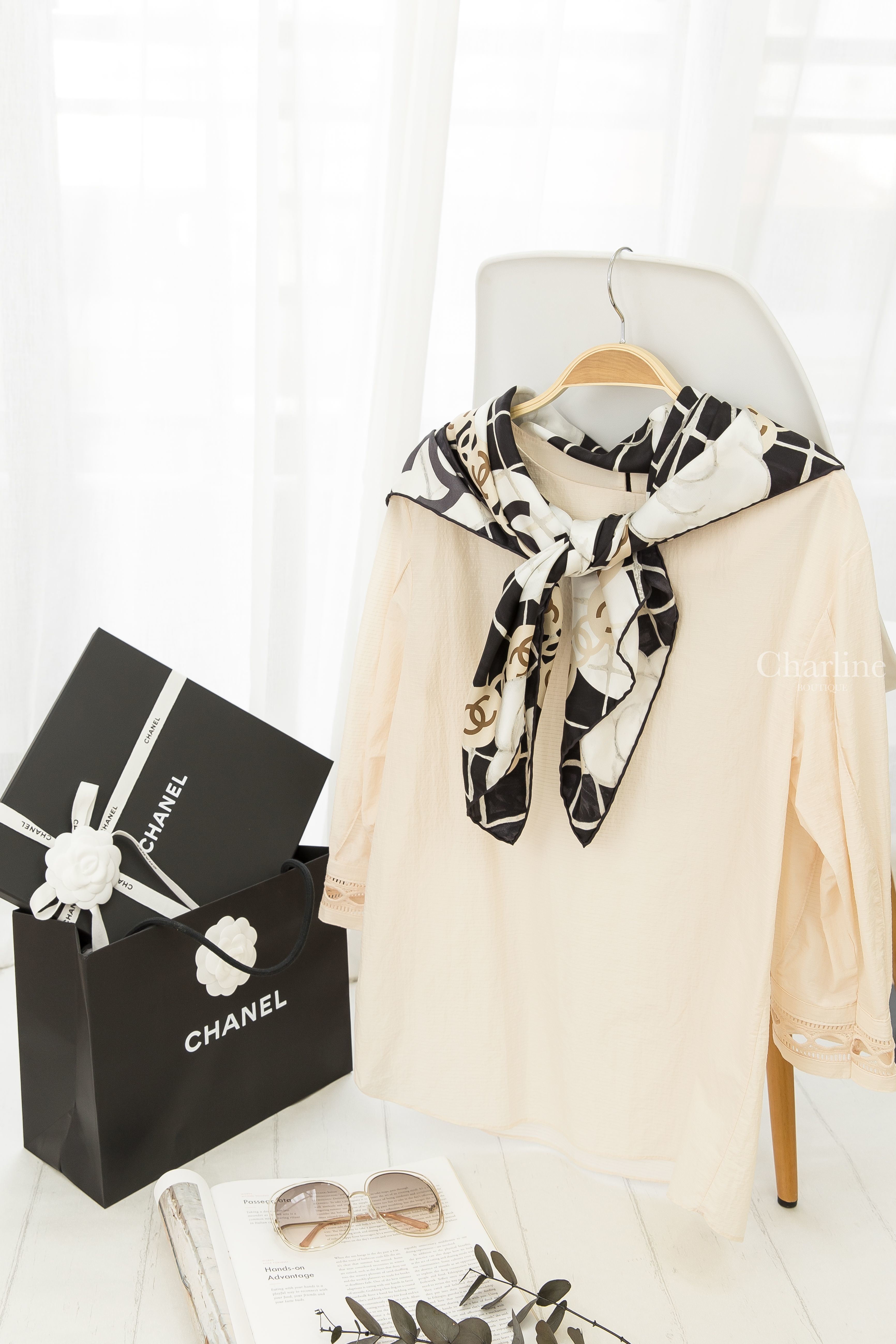 Chanel Square Scarf 黑底白色山茶花CC格紋真絲方巾-Charline Boutique 精品代購