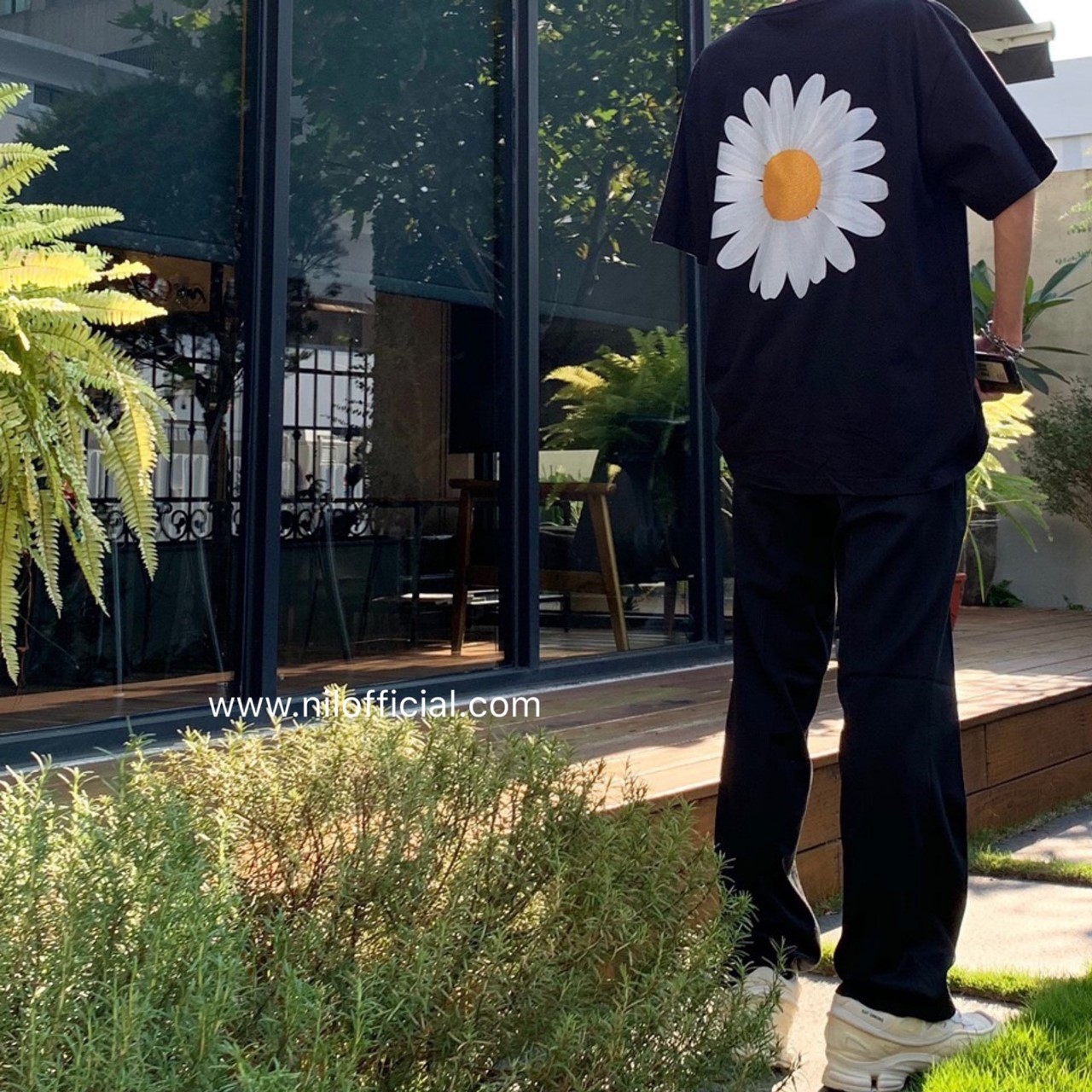 韓國 홍대 品牌 翻玩Peaceminusone背後雛菊短袖 PMO