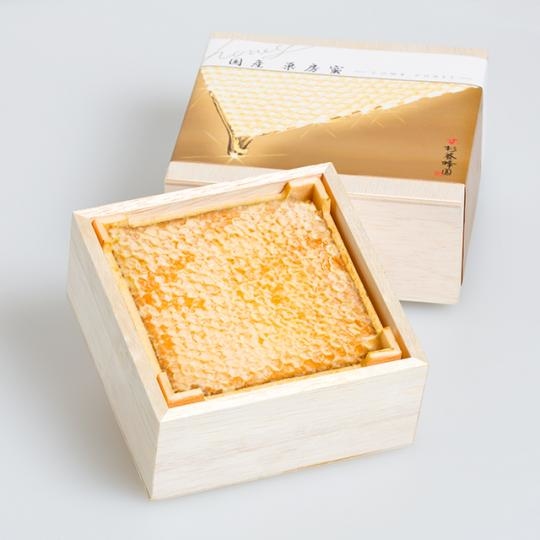Honeycomb (10cm x 10cm x3.5cm)[0046]