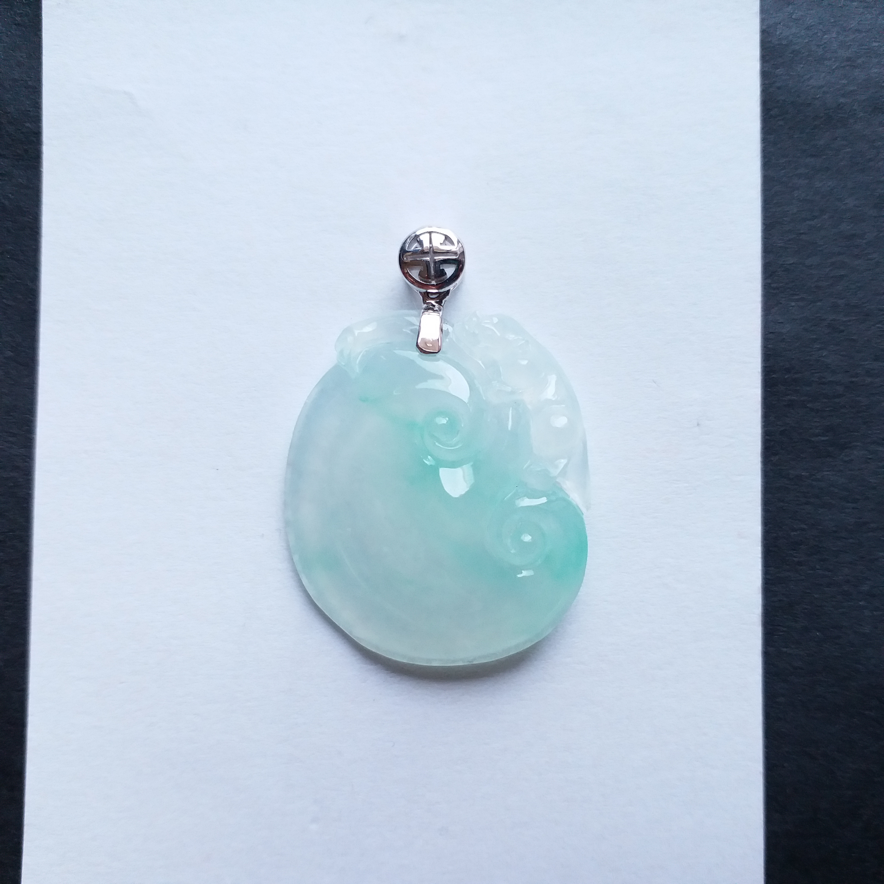 冰種飄綠如意+18K金扣吊墜, 天然翡翠A玉, 緬甸玉, Jade, Jadeite