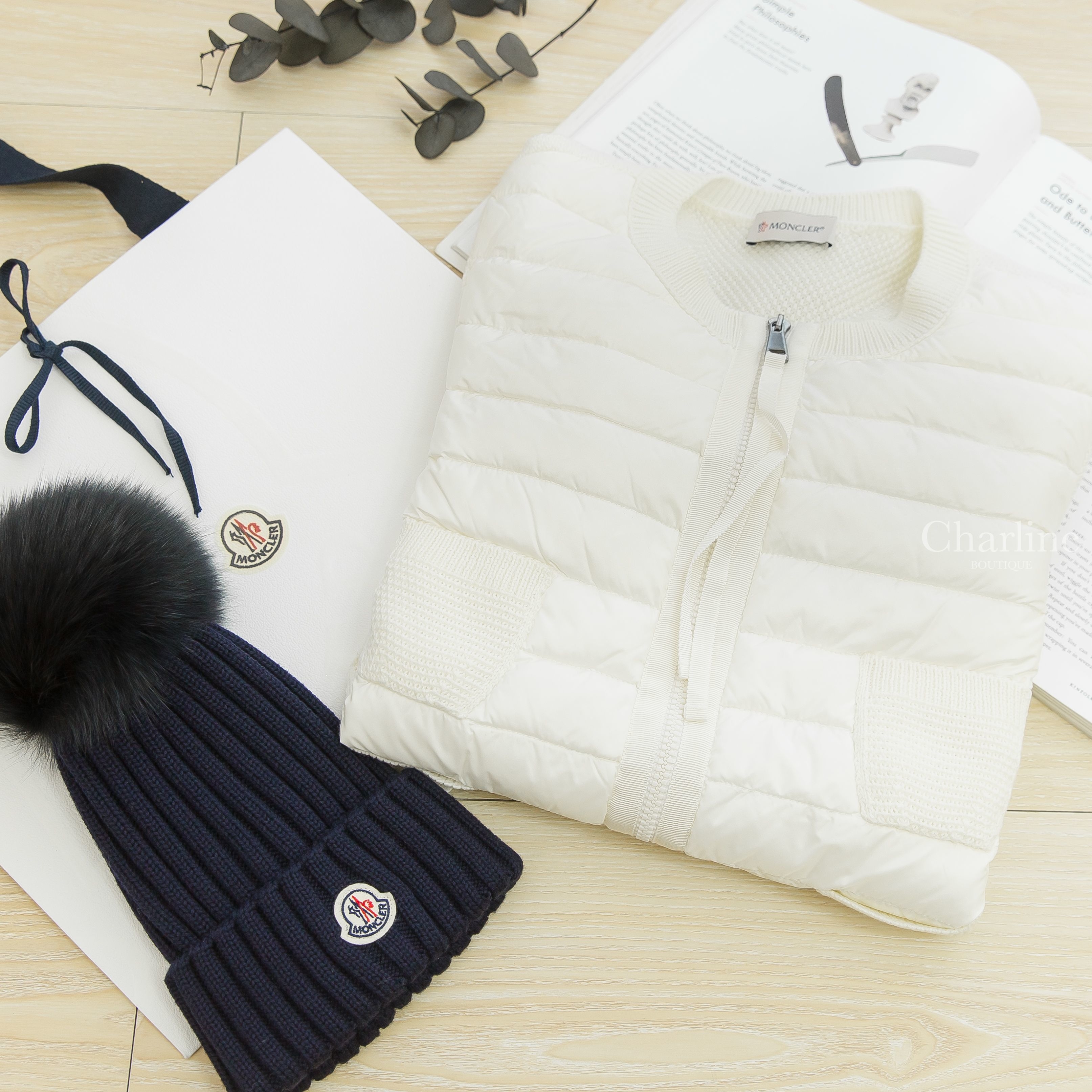 Moncler Wool And Nylon Cardigan 絲綢白拼接針織四口袋輕羽絨外套,Moncler Hat 深藍色毛球毛帽-Charline Boutique 精品代購