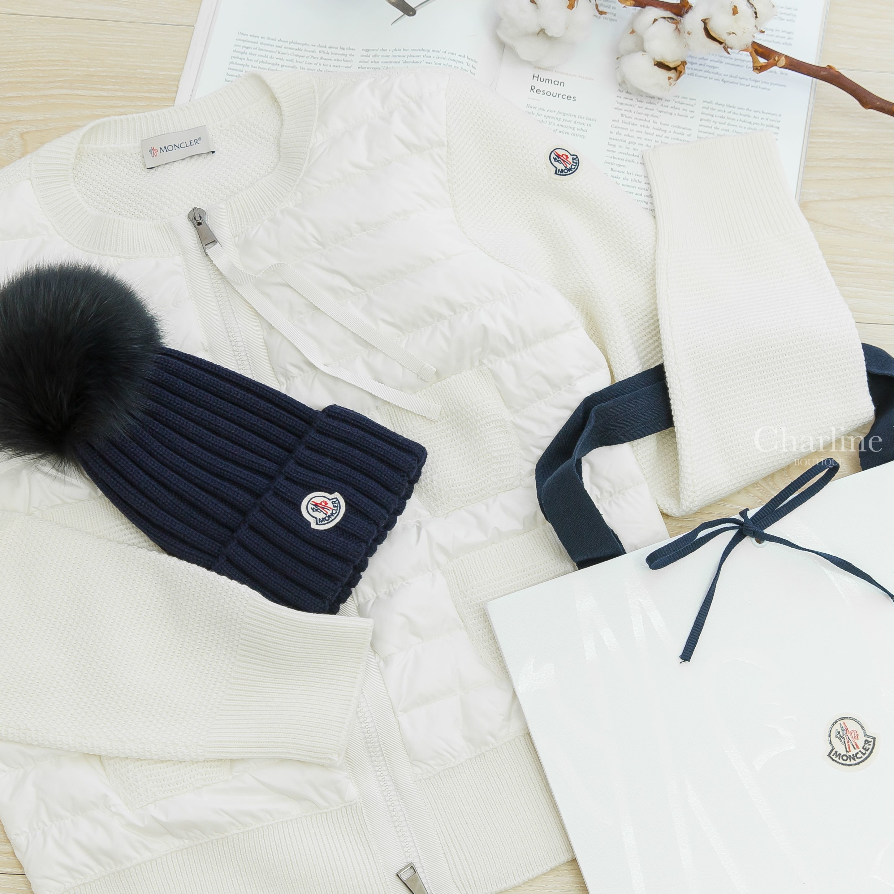 Moncler Wool And Nylon Cardigan 絲綢白拼接針織四口袋輕羽絨外套,Moncler Hat 深藍色毛球毛帽-Charline Boutique 精品代購