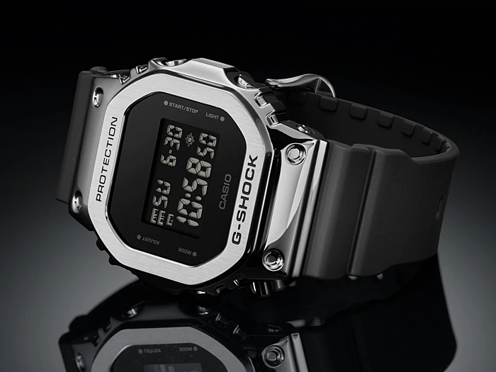 萬年鐘錶 - G-SHOCK  不鏽鋼金屬系列電子錶    GM-5600-1  錶徑 : 43.2 mm