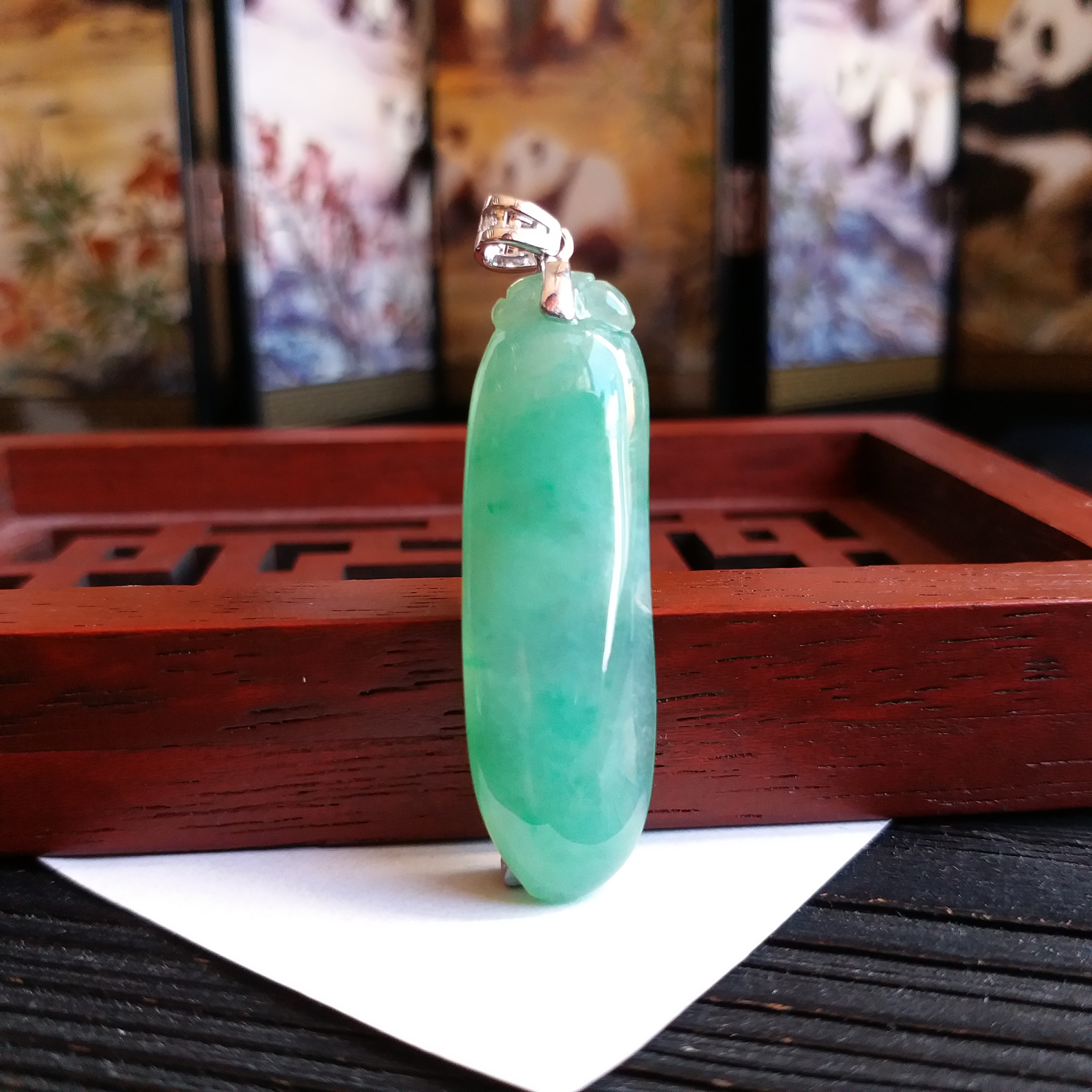 J1585 冰種飄綠福瓜+18K金扣吊墜